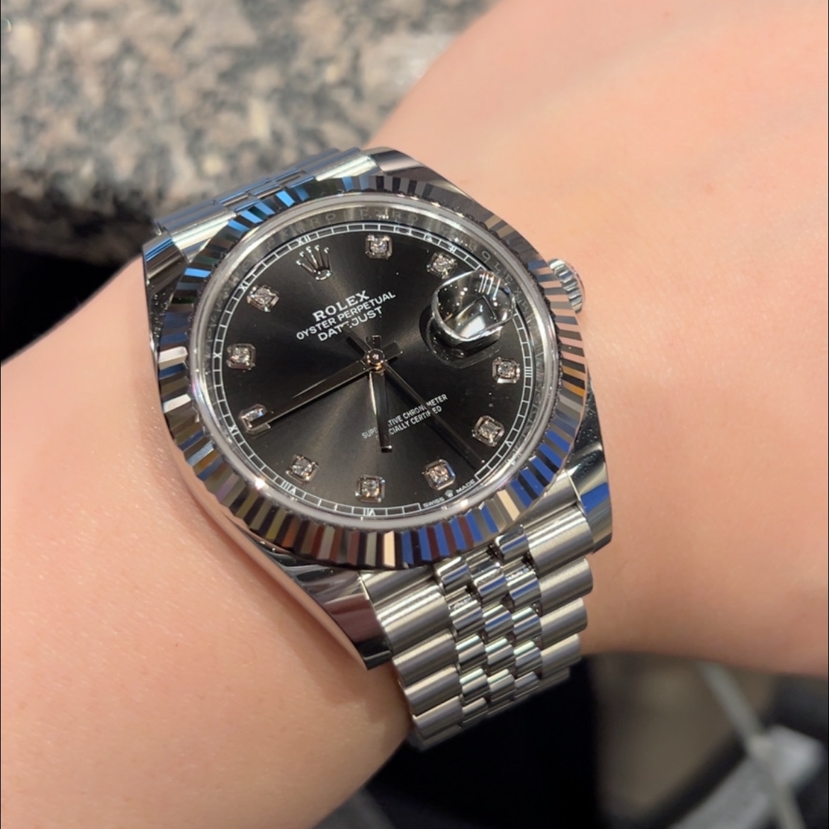 Rolex Datejust 41mm 126334 Bright Black Diamond-Set Jubilee 착용 스타일