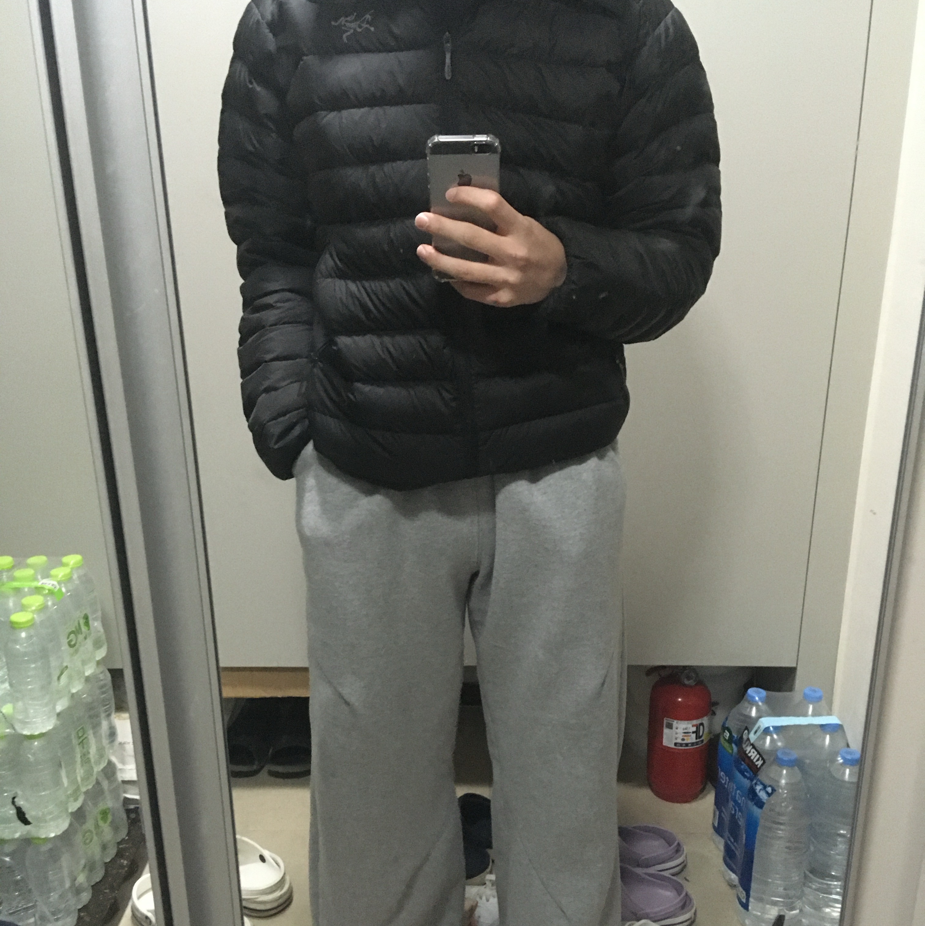 Arc'teryx Cerium Hoody Black 착용 스타일