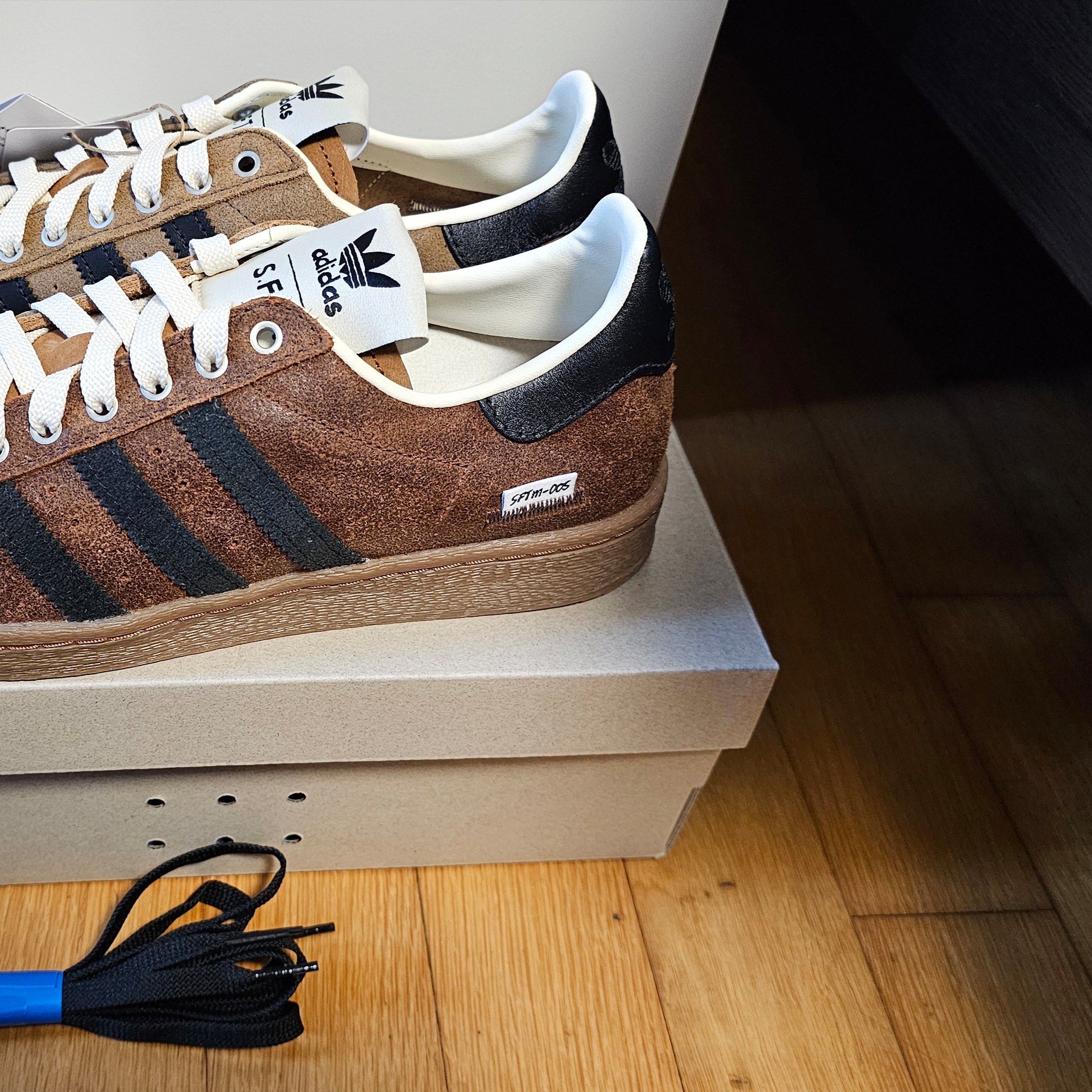 Adidas x Song for the Mute Superstar 82 Khaki Core Black 착용 스타일