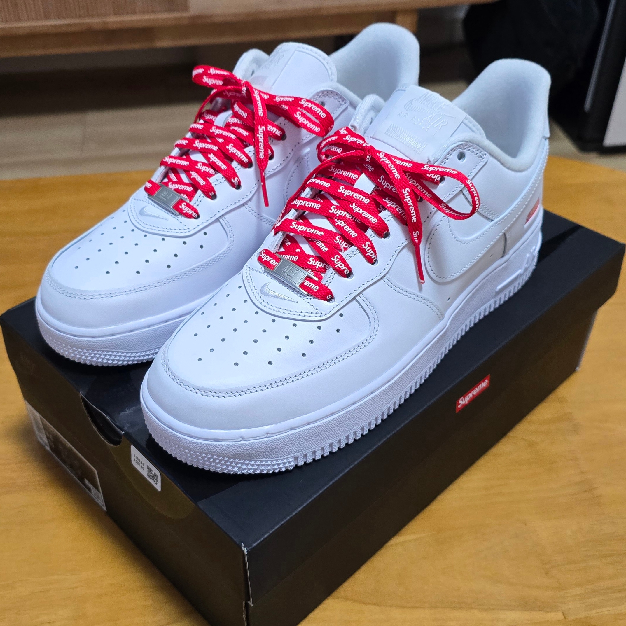 Nike x Supreme Air Force 1 Low White 착용 스타일