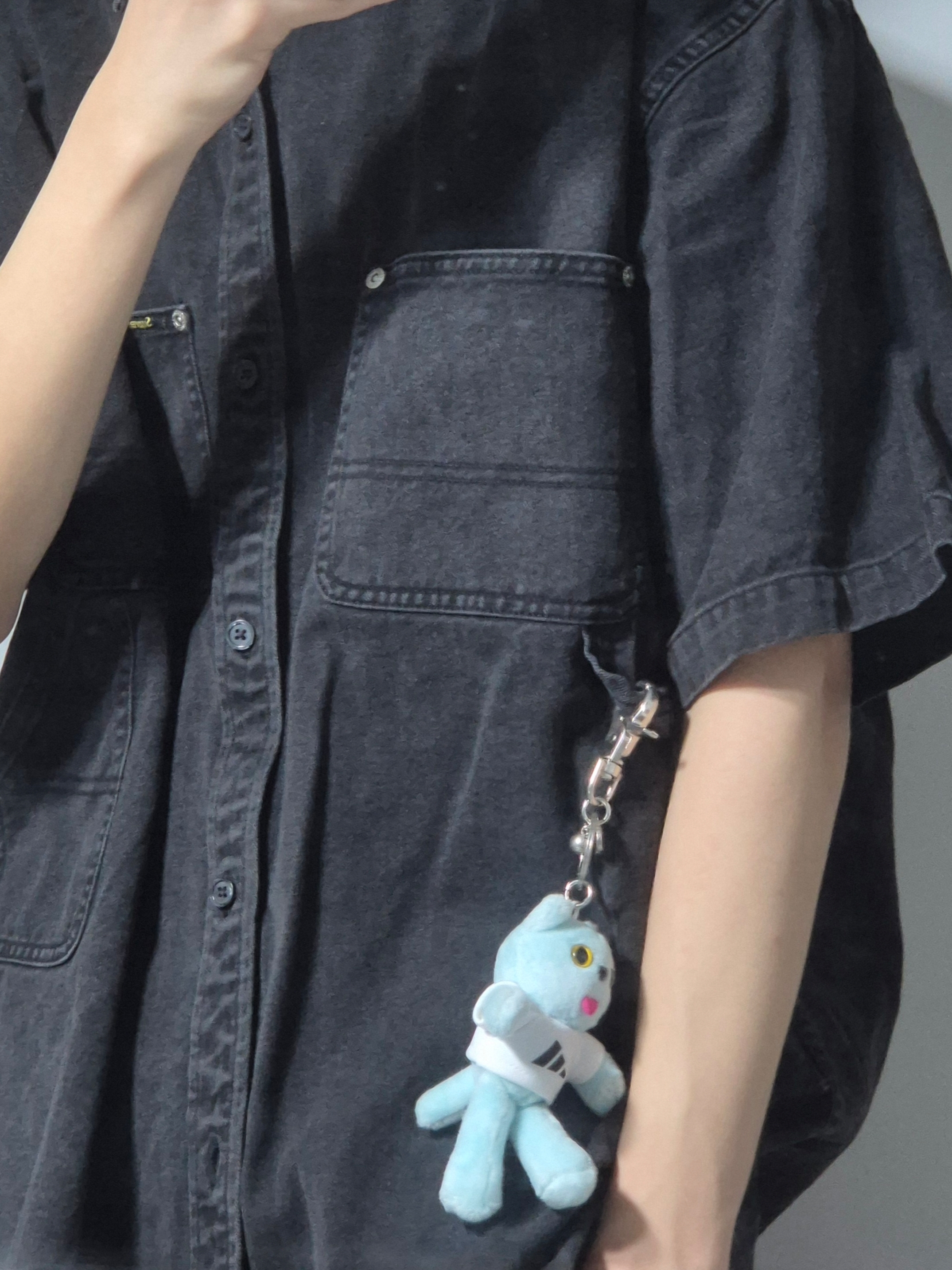 Supreme Loose Fit S/S Denim Painter Shirt Black - 25SS, Comfort x Adidas Piyong Keyring Cream Soda 착용 스타일 - 1