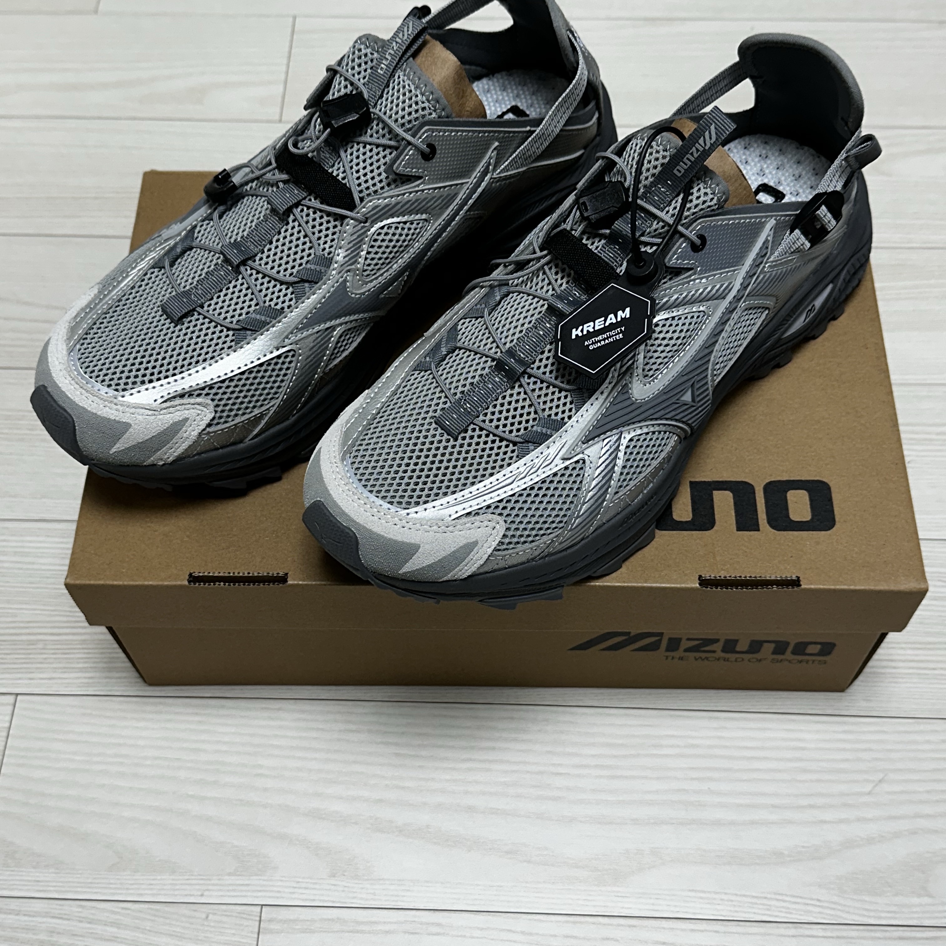 Mizuno Racer Trail SE Silver Grey 착용 스타일 - 1
