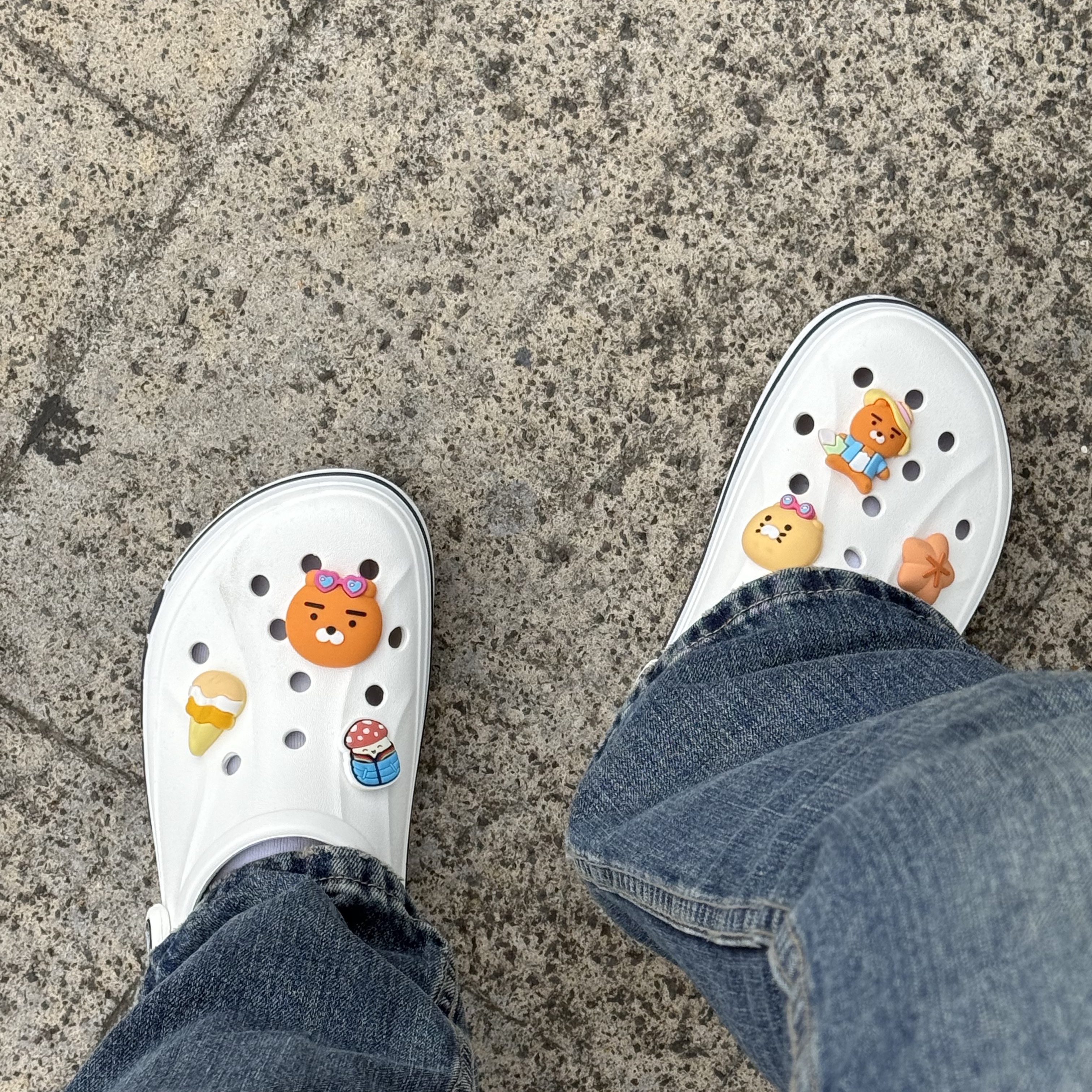 Crocs Bayaband Clog White Navy 착용 스타일