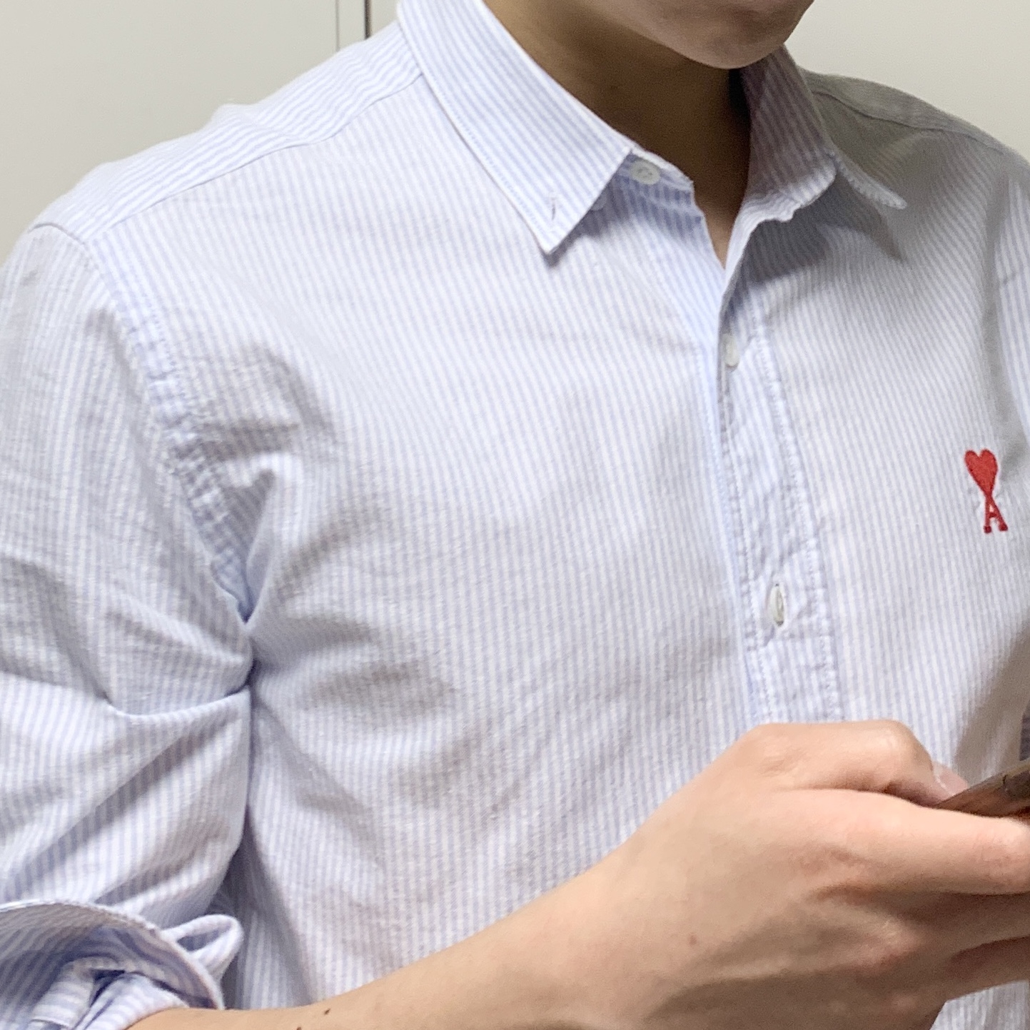 AMI de Coeur Striped Button-Down Shirt Sky Blue White 착용 스타일