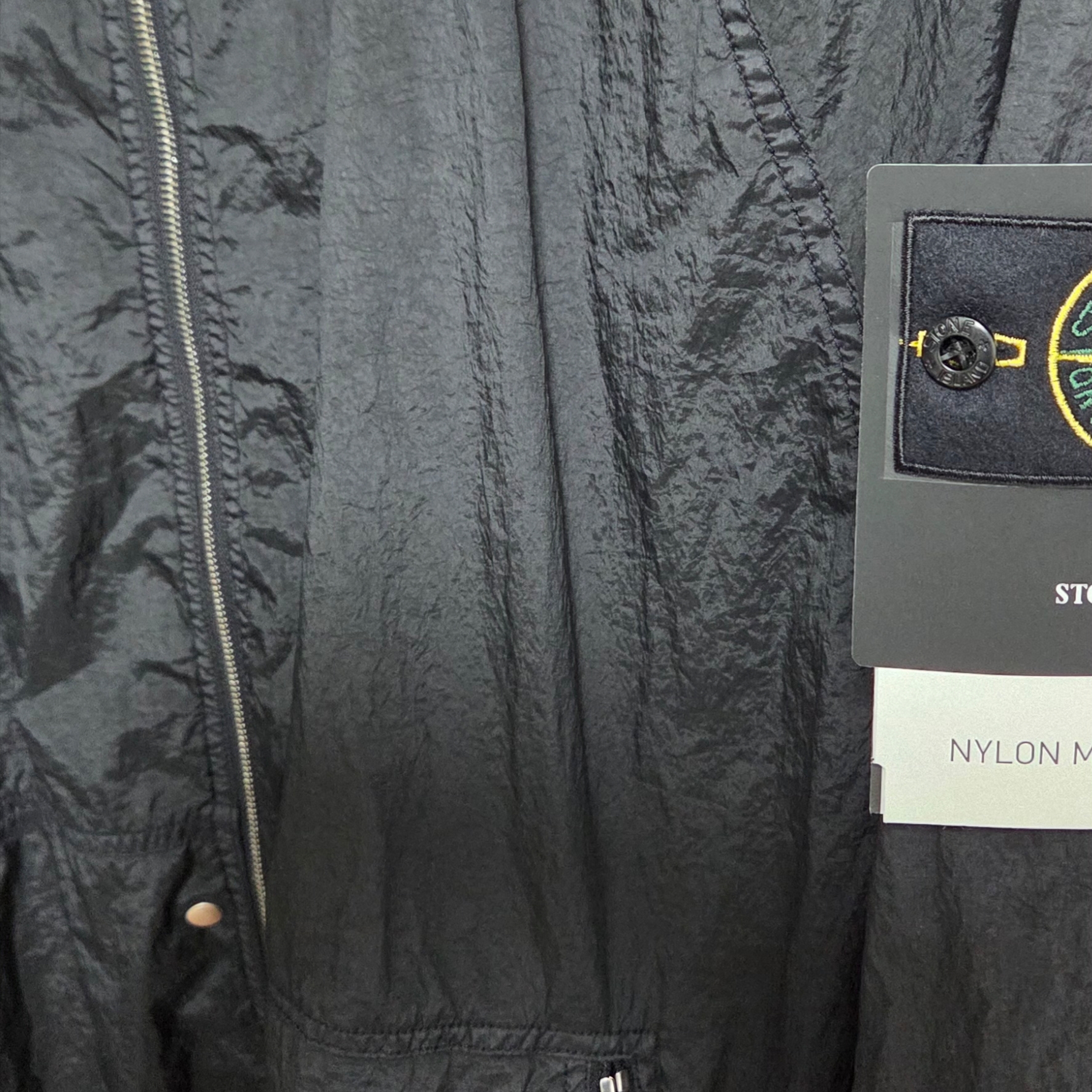 Stone Island 4100097 Nylon Metal Watro-TC in Econyl Hooded Jacket Black - 25SS 착용 스타일