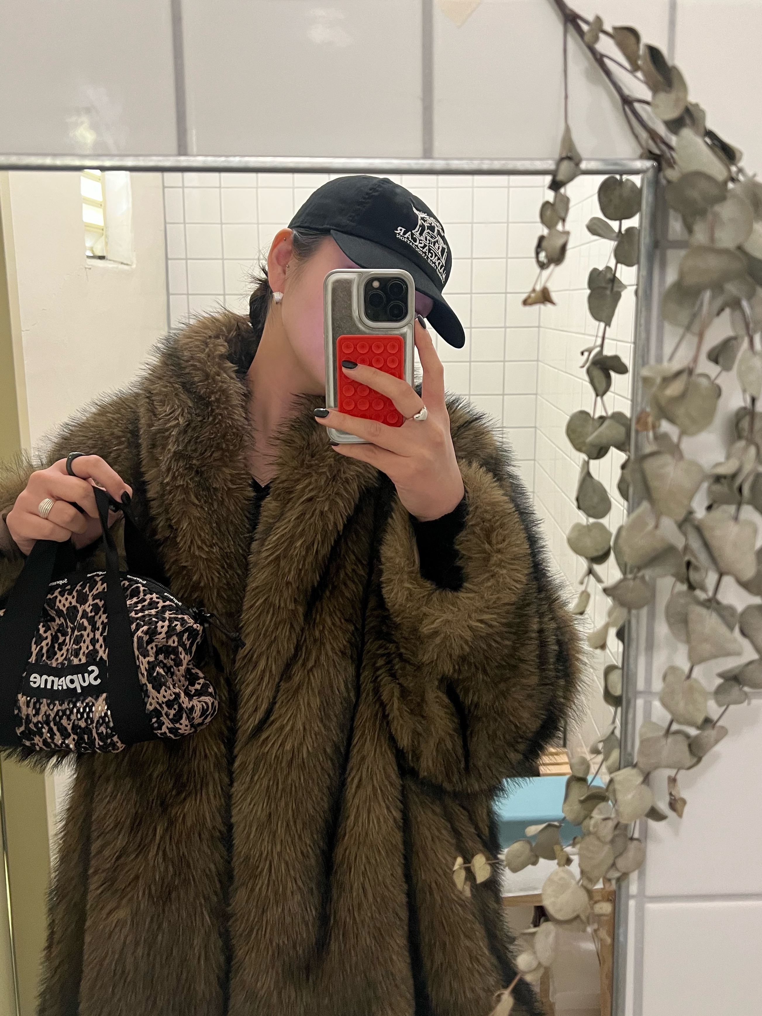 Supreme Mesh Mini Duffle Bag Leopard - 23SS 착용 스타일 - 3