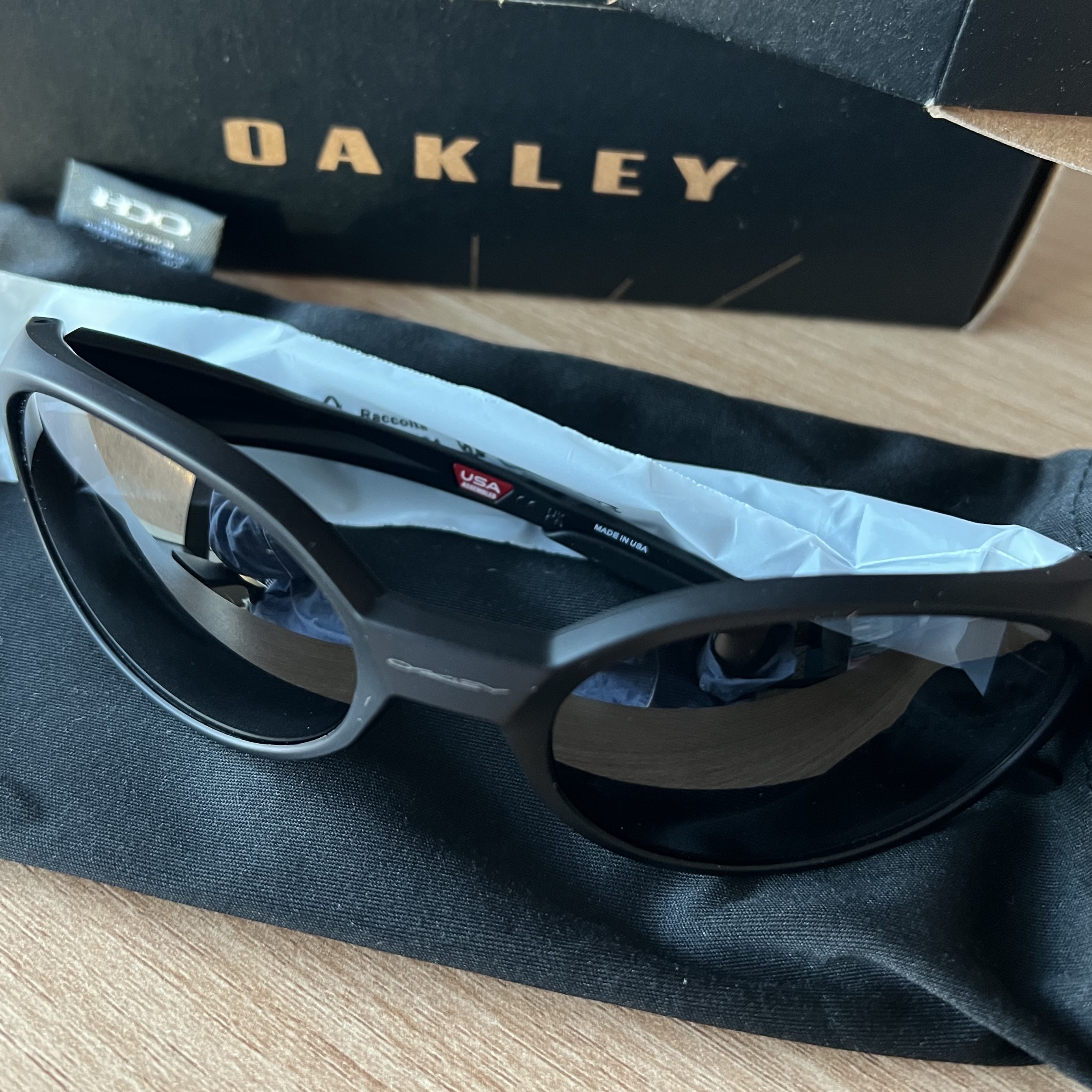 Oakley Eye Jacket Redux Matte Black Frame Prizm Grey Lenses High Bridge Fit 착용 스타일