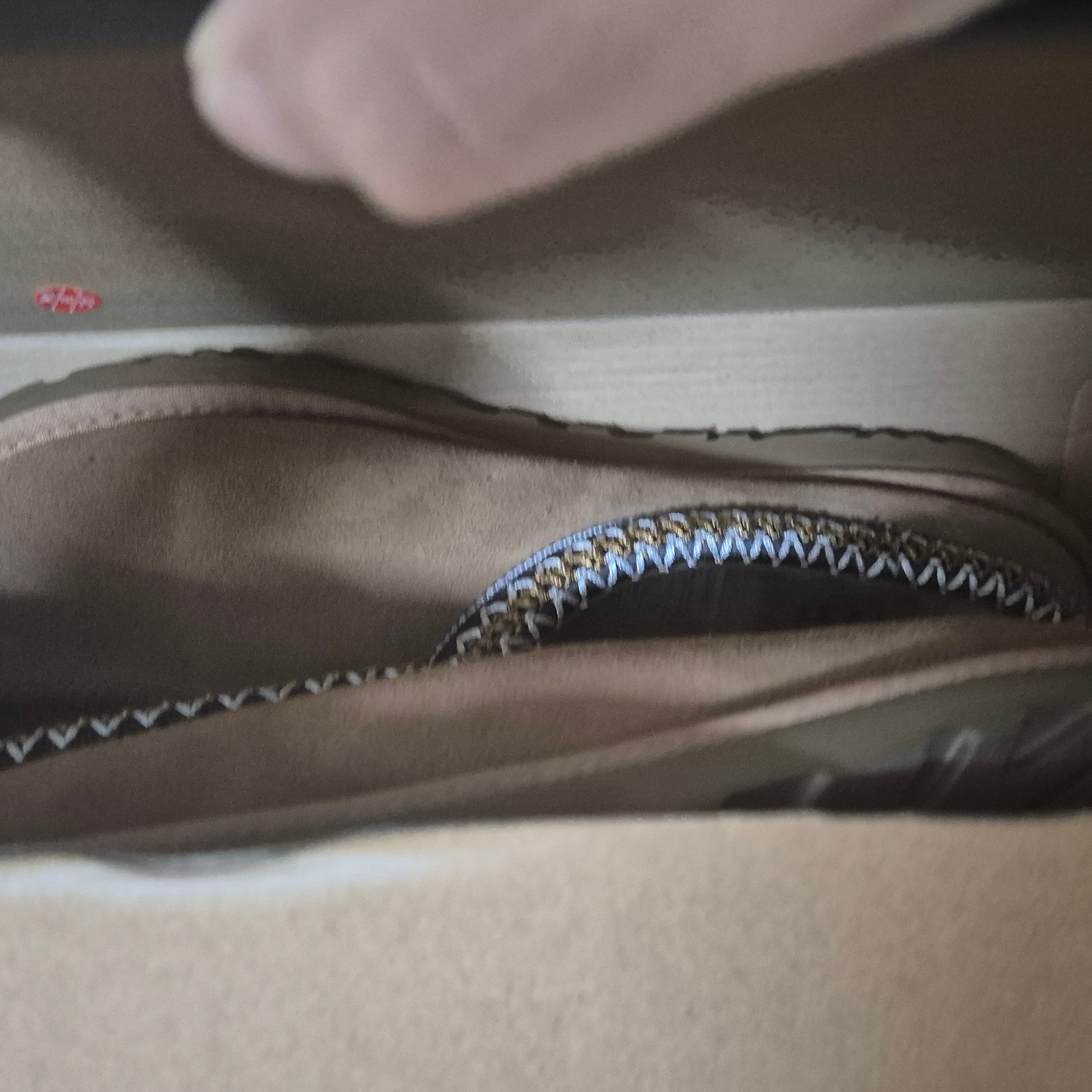 UGG Tasman Slipper Chestnut 착용 스타일
