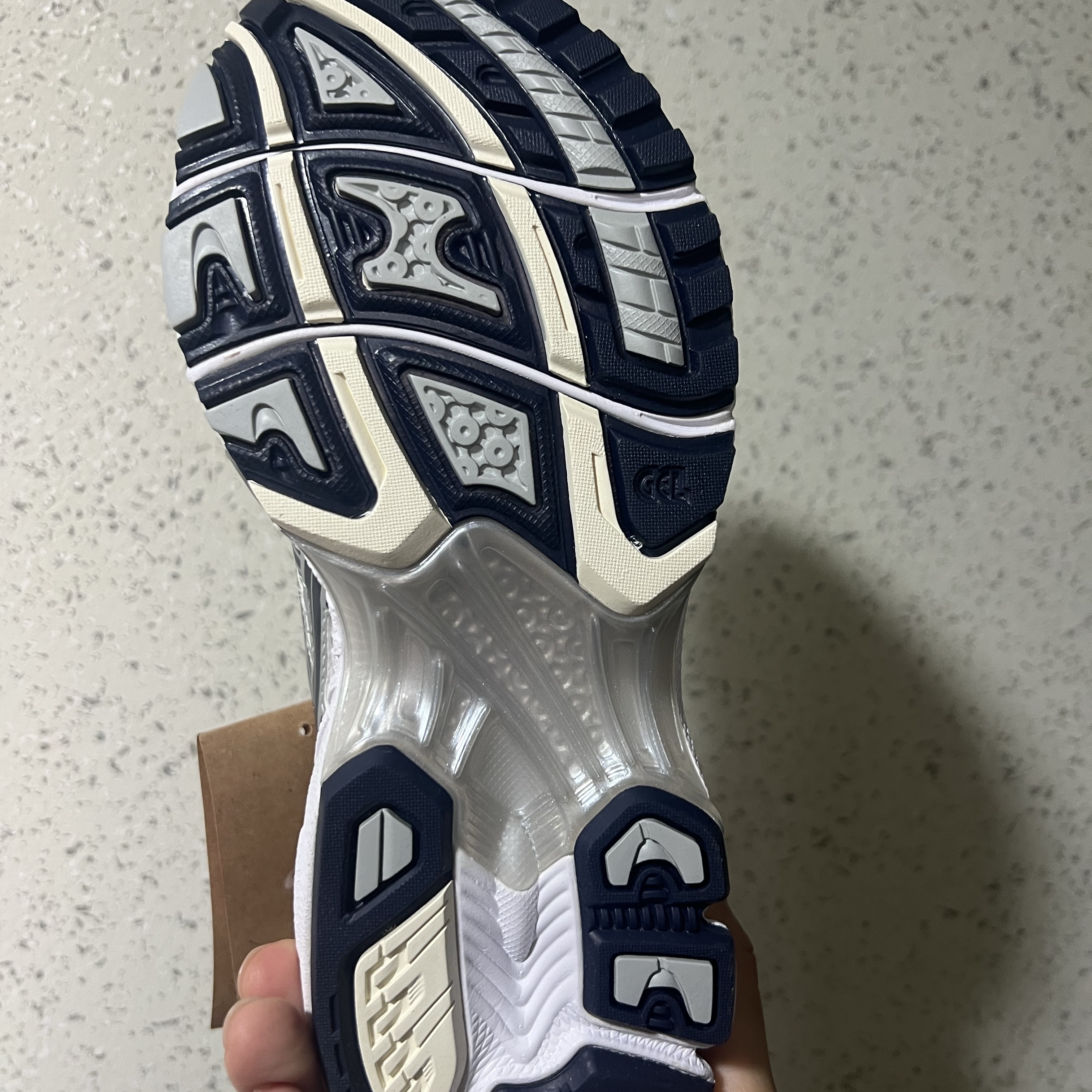 (W) Asics Gel-Kayano 14 White Midnight 착용 스타일 - 3