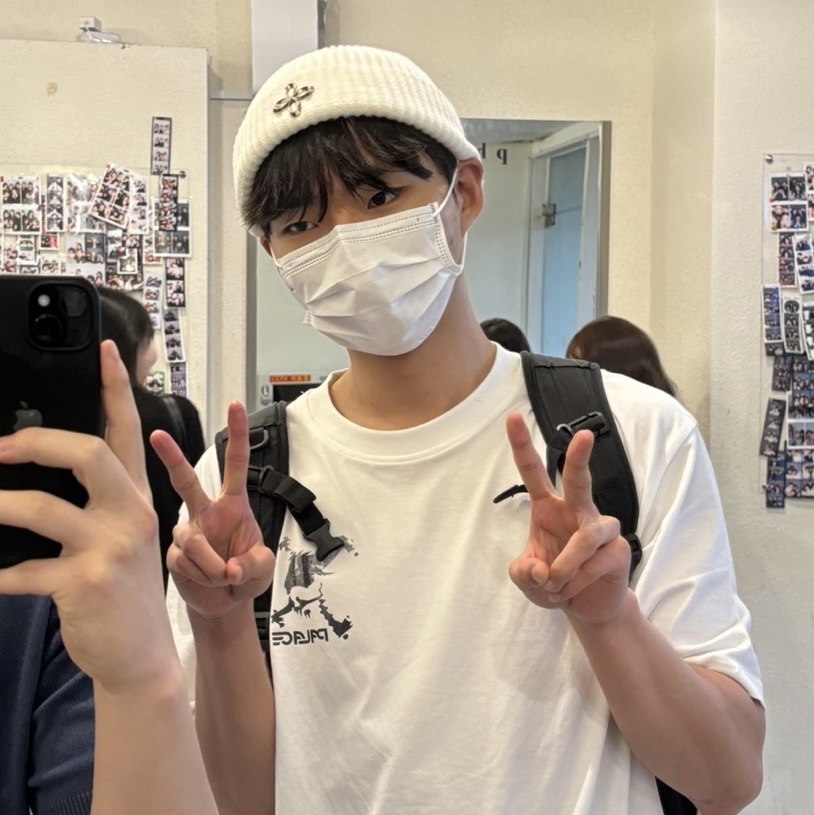 Palace x Oakley T-Shirt White - 23SS, Surgery Clover Logo Beanie Ver.2 White 착용 스타일