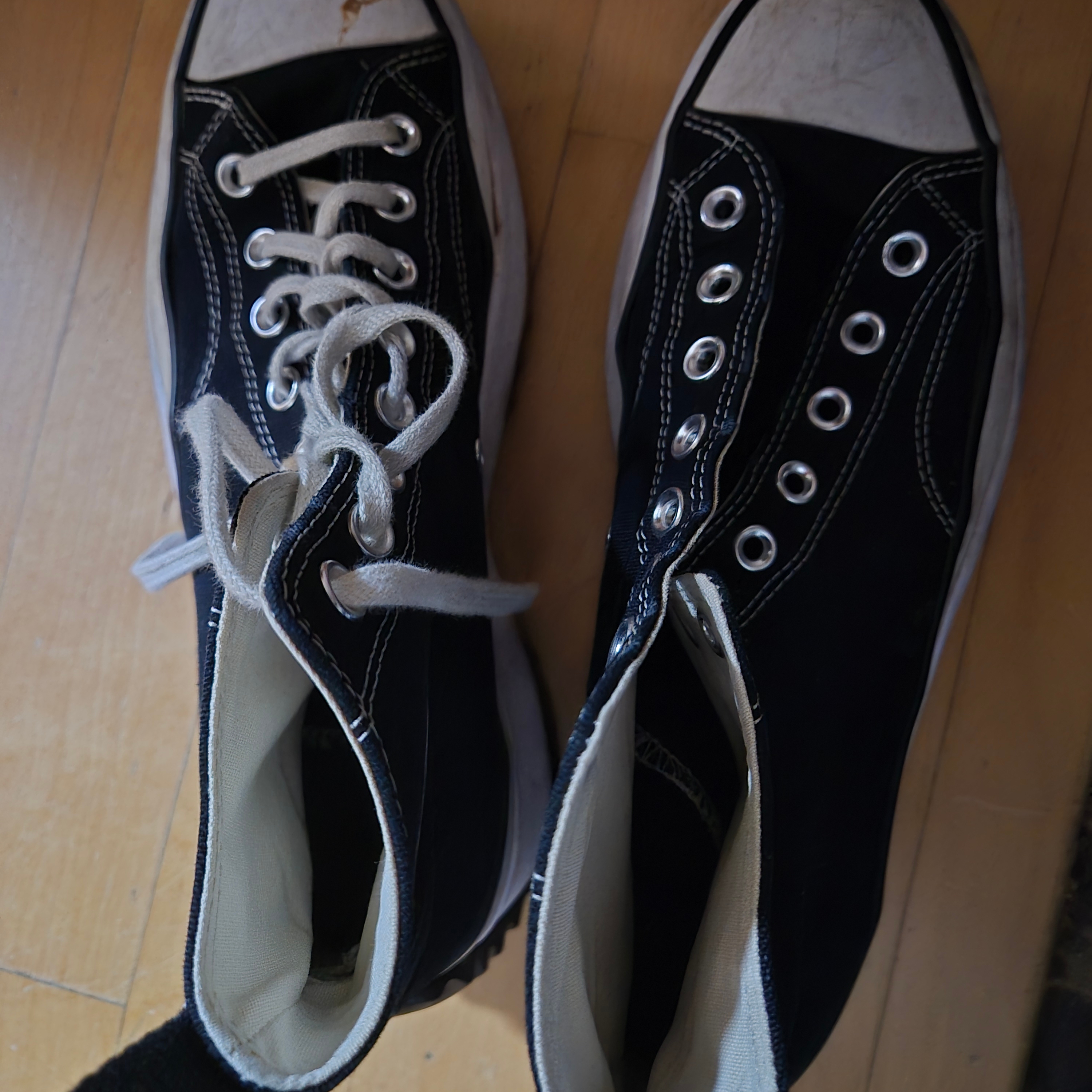 Converse Run Star Hike Hi Black White Gum 착용 스타일