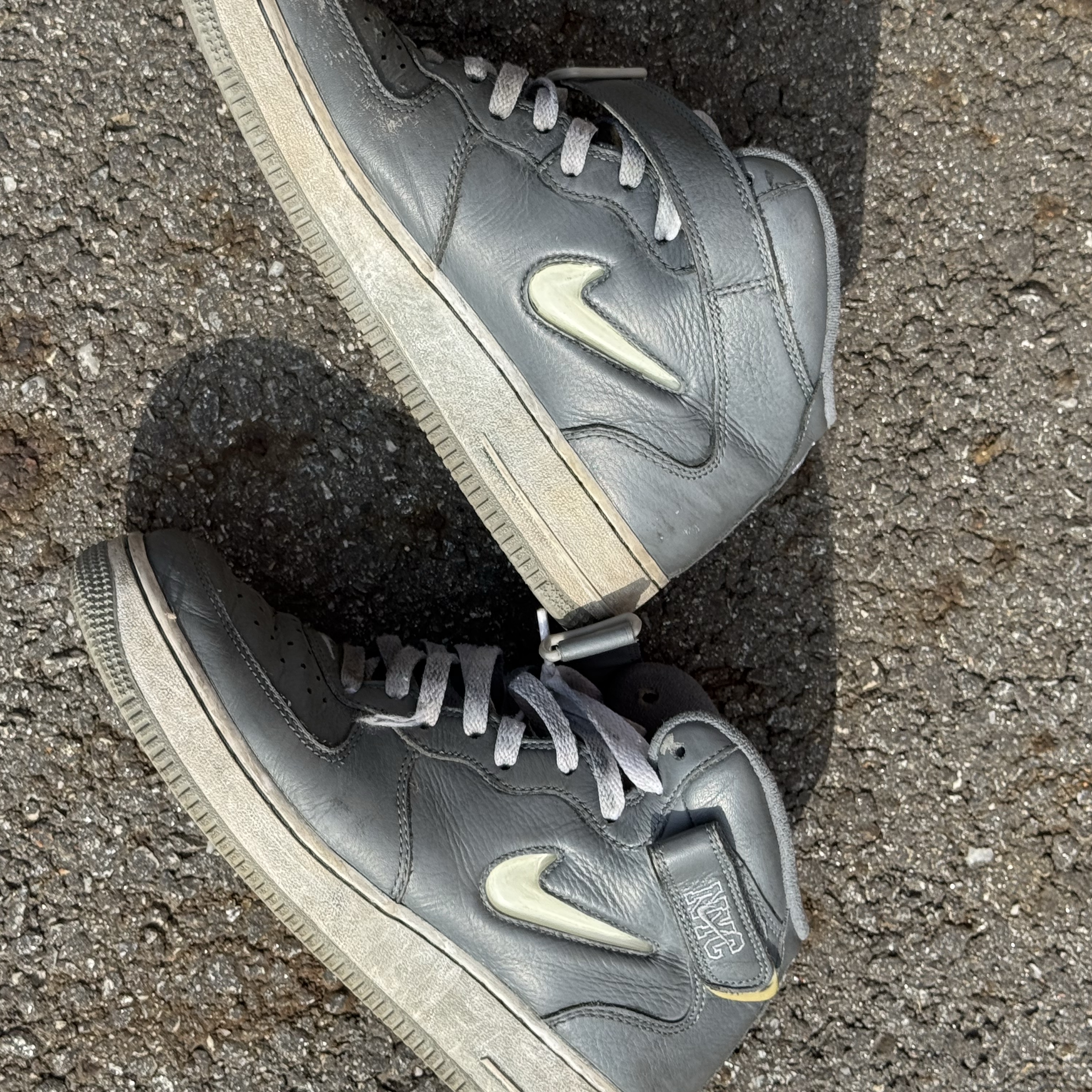 Nike Air Force 1 Mid QS NYC Cool Grey 착용 스타일
