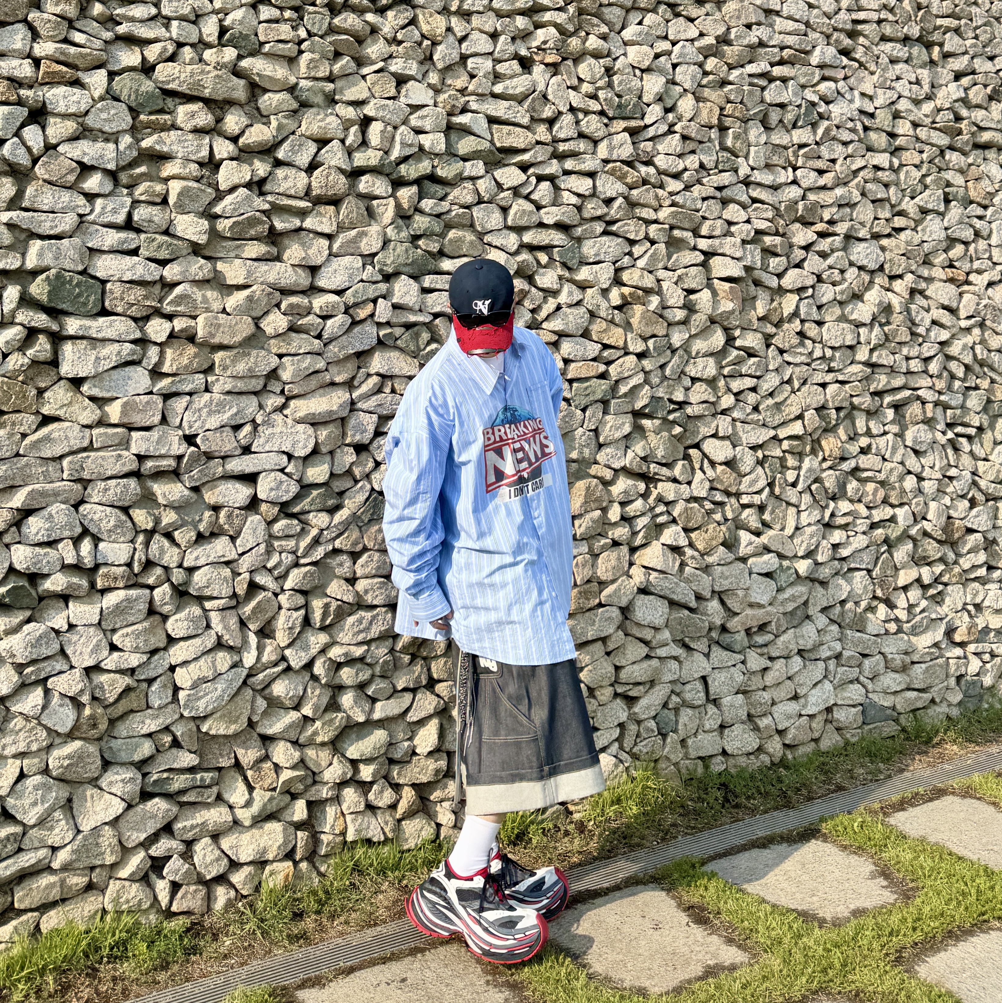 Gentle Monster x Maison Margiela MM109 Black Black, Project G/R Unbalanced Stripe Shirt Sky Blue 착용 스타일 - 2