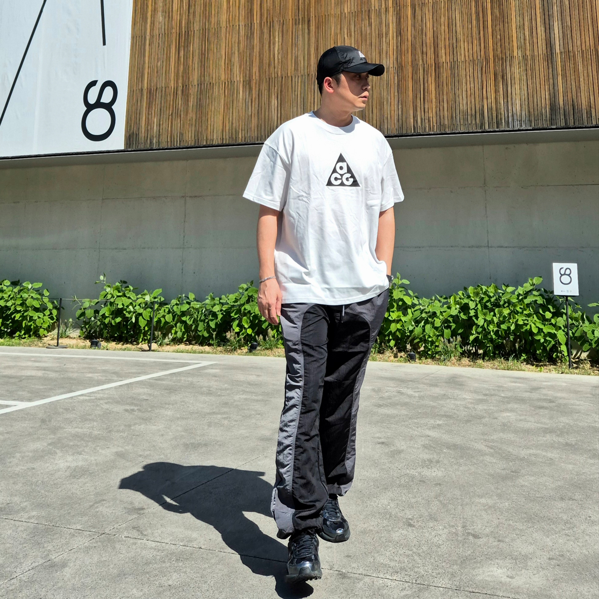 Nike V2K Run Black Anthracite, Casio G-Shock GM-2100-1A 착용 스타일 - 1