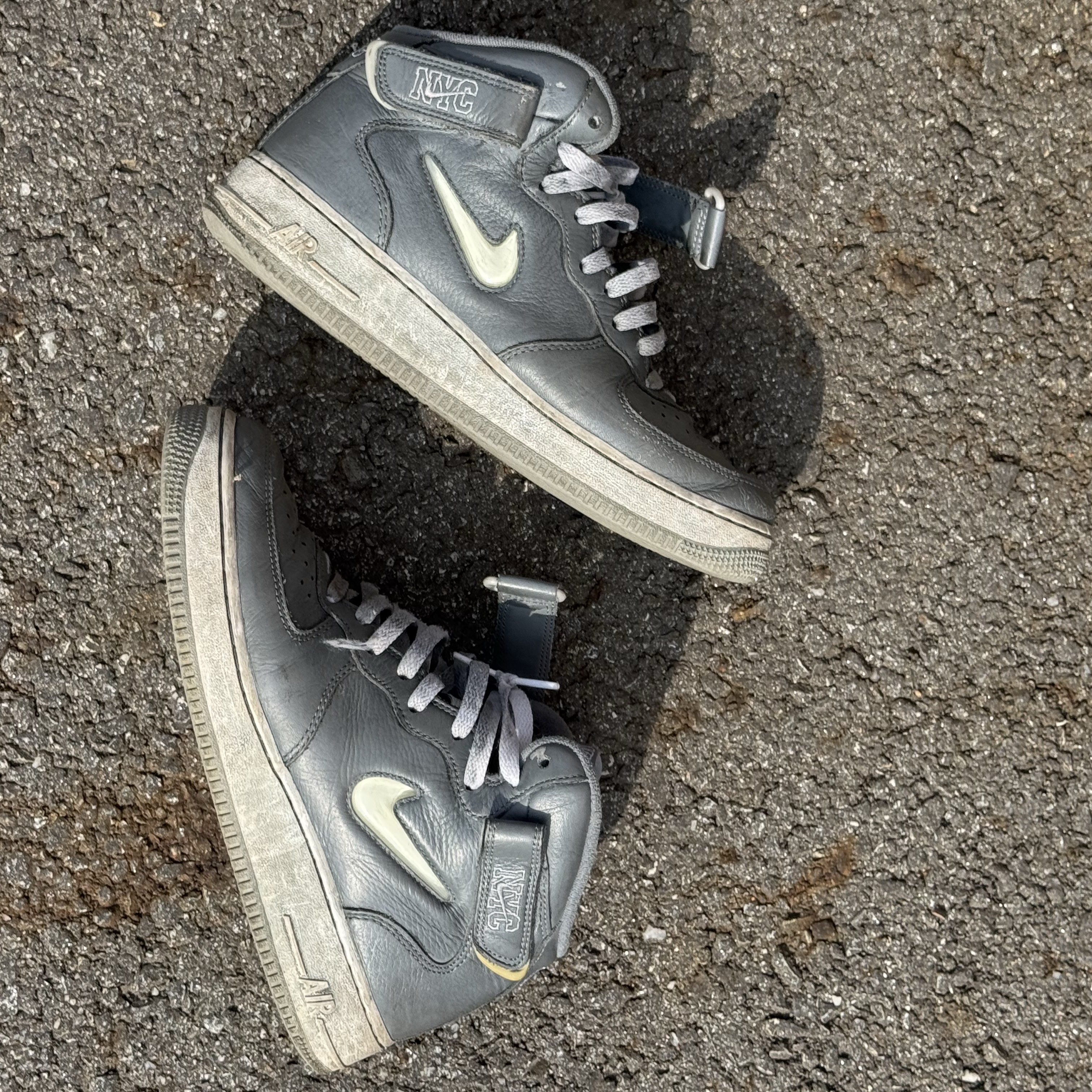 Nike Air Force 1 Mid QS NYC Cool Grey 착용 스타일