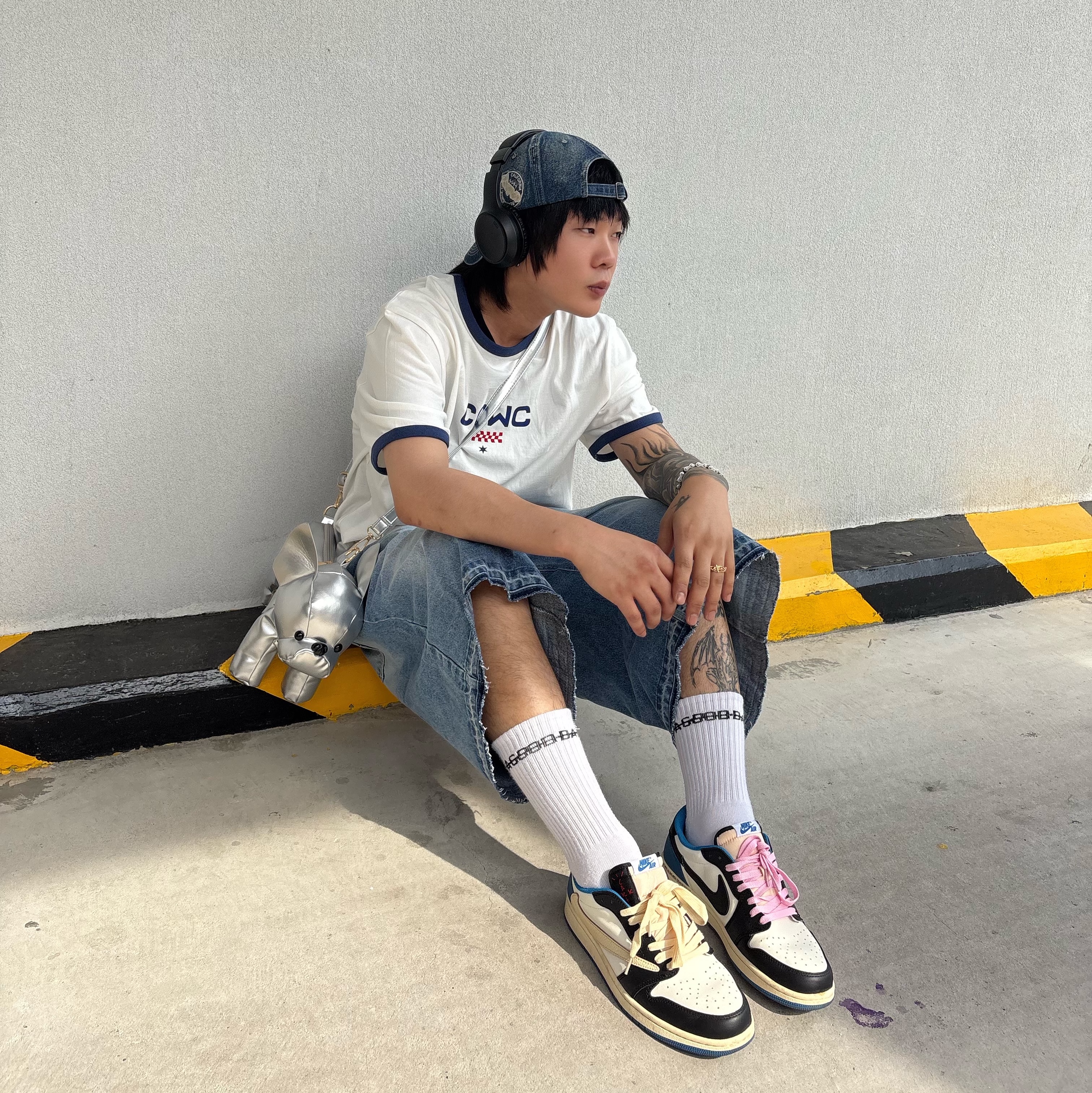 Jordan 1 x Travis Scott x Fragment Retro Low OG SP Military Blue 착용 스타일 - 1