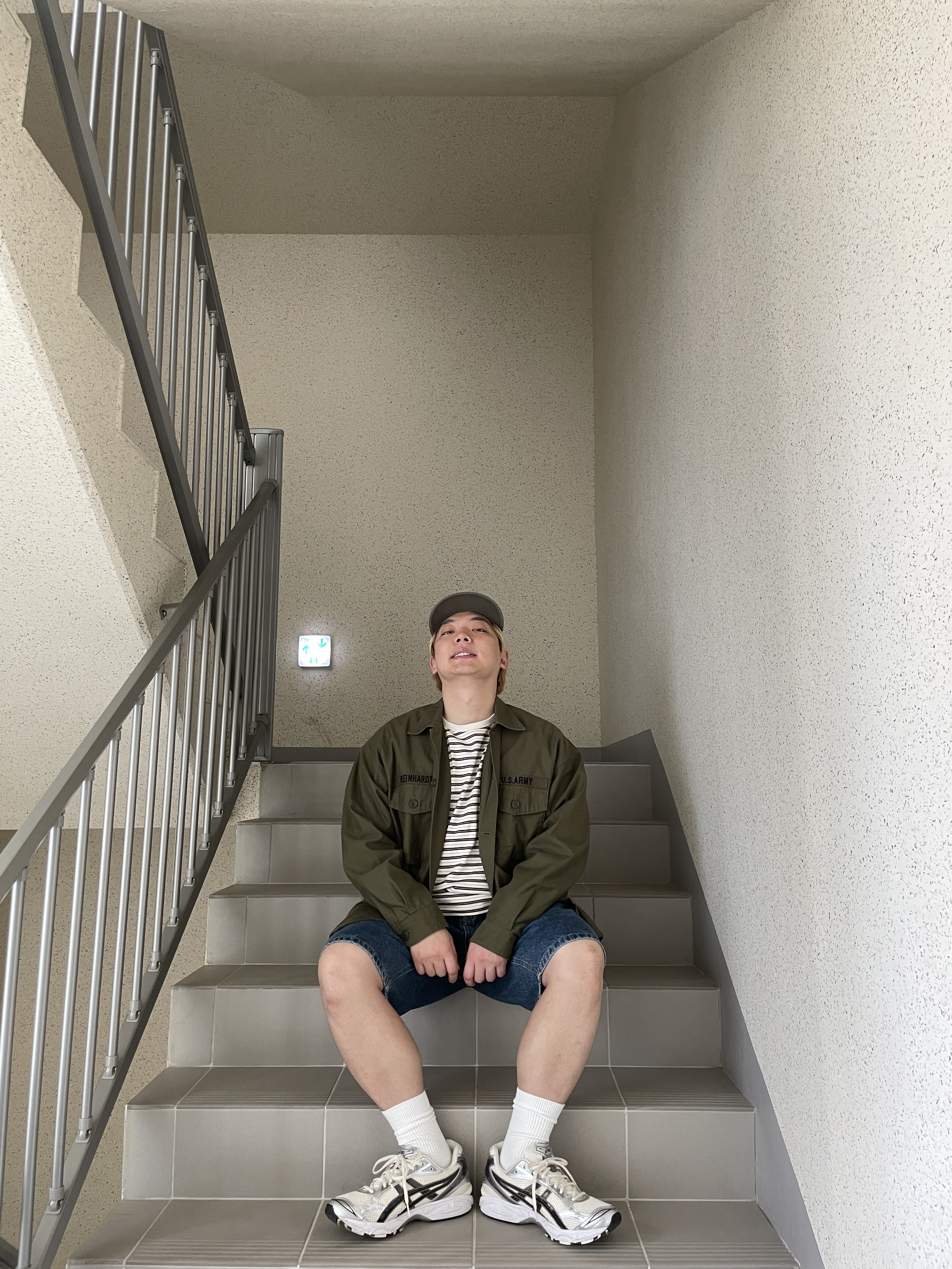 Asics Gel-Kayano 14 Cream Black, Marka Utility Shirt Olive 착용 스타일 - 7