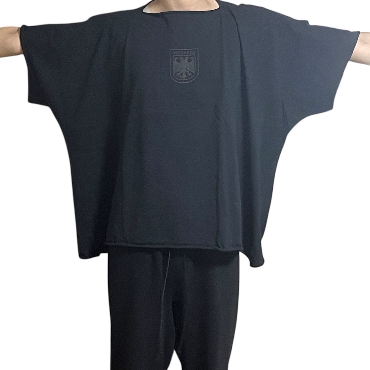 Yeezy Vultures Box T-Shirt Black 착용 스타일 - 3