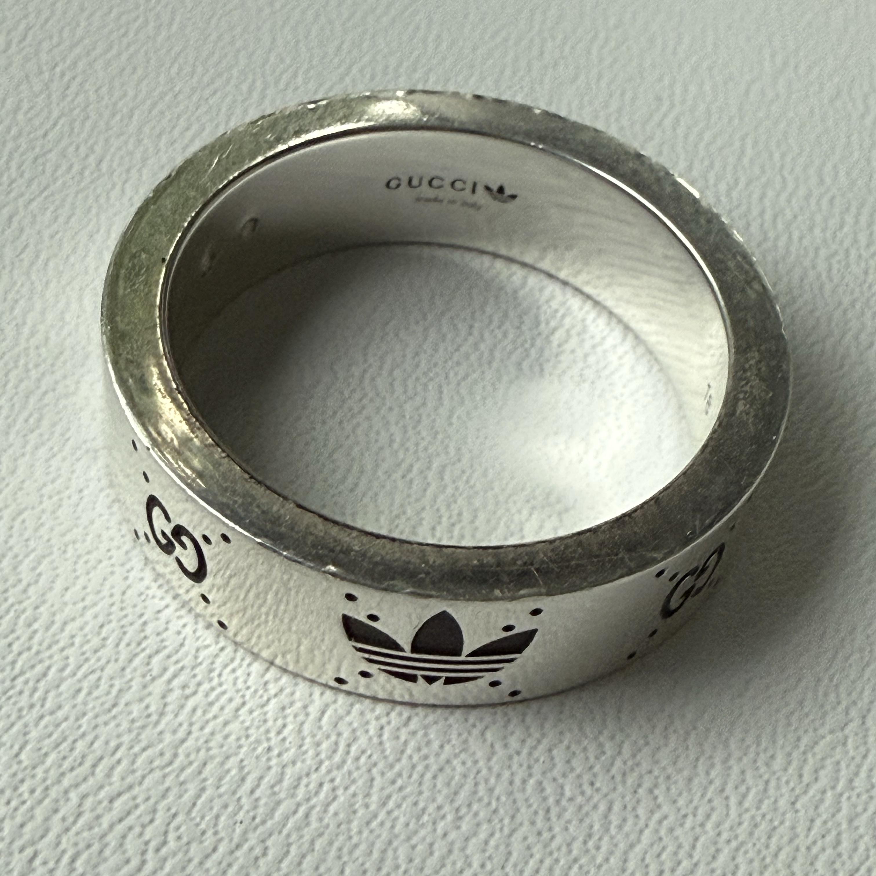 Gucci x Adidas Interlocking G Ring Silver 착용 스타일