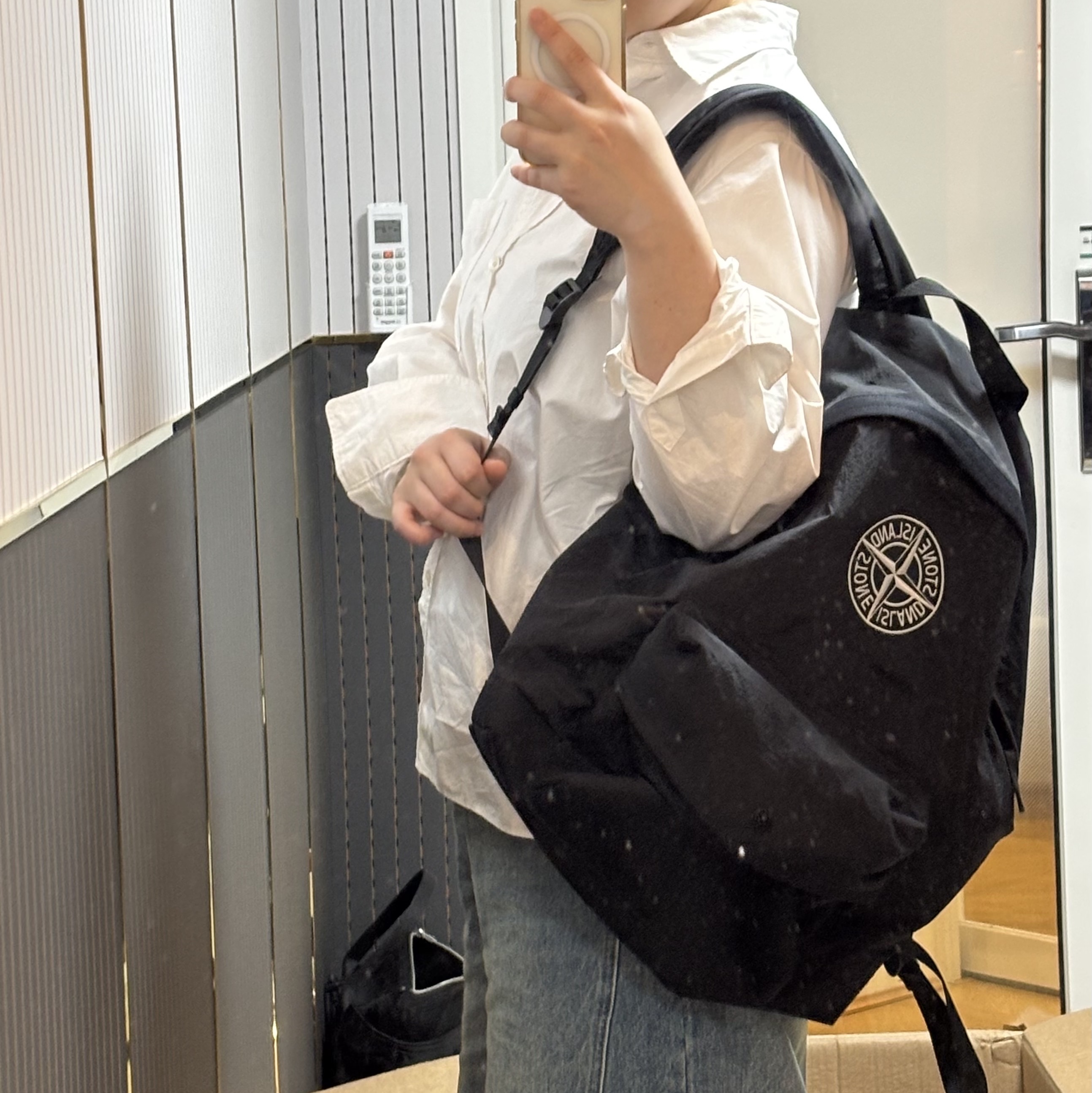 (Kids) Stone Island 9200002 Nylon Metal in Econyl Backpack with Compass Embroidery Padded Straps Black - 25SS 착용 스타일