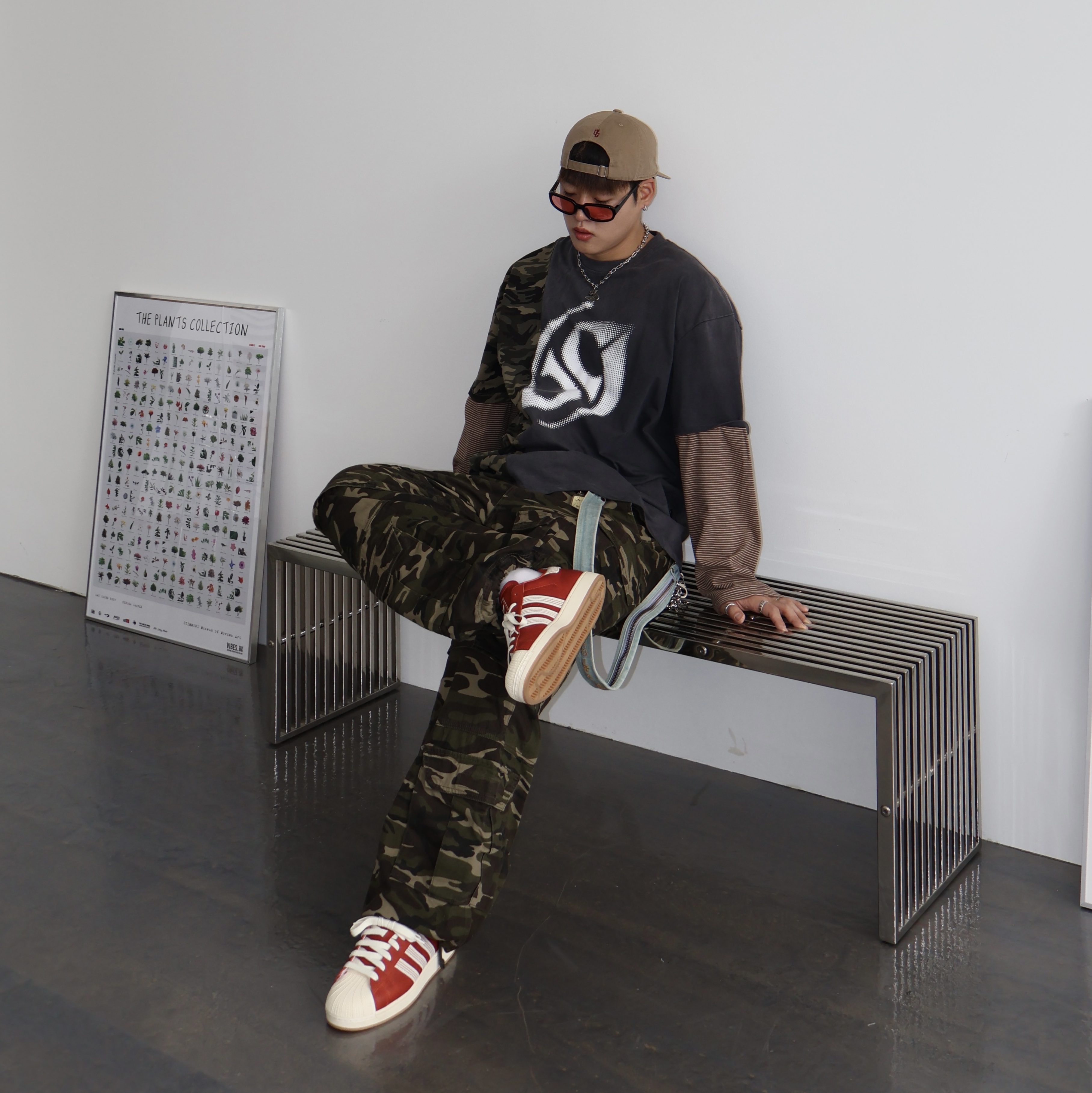 Dominant Halftone Layered Long Sleeve Charcoal, Dominant Distressed Camo Cargo Pants 착용 스타일 - 2