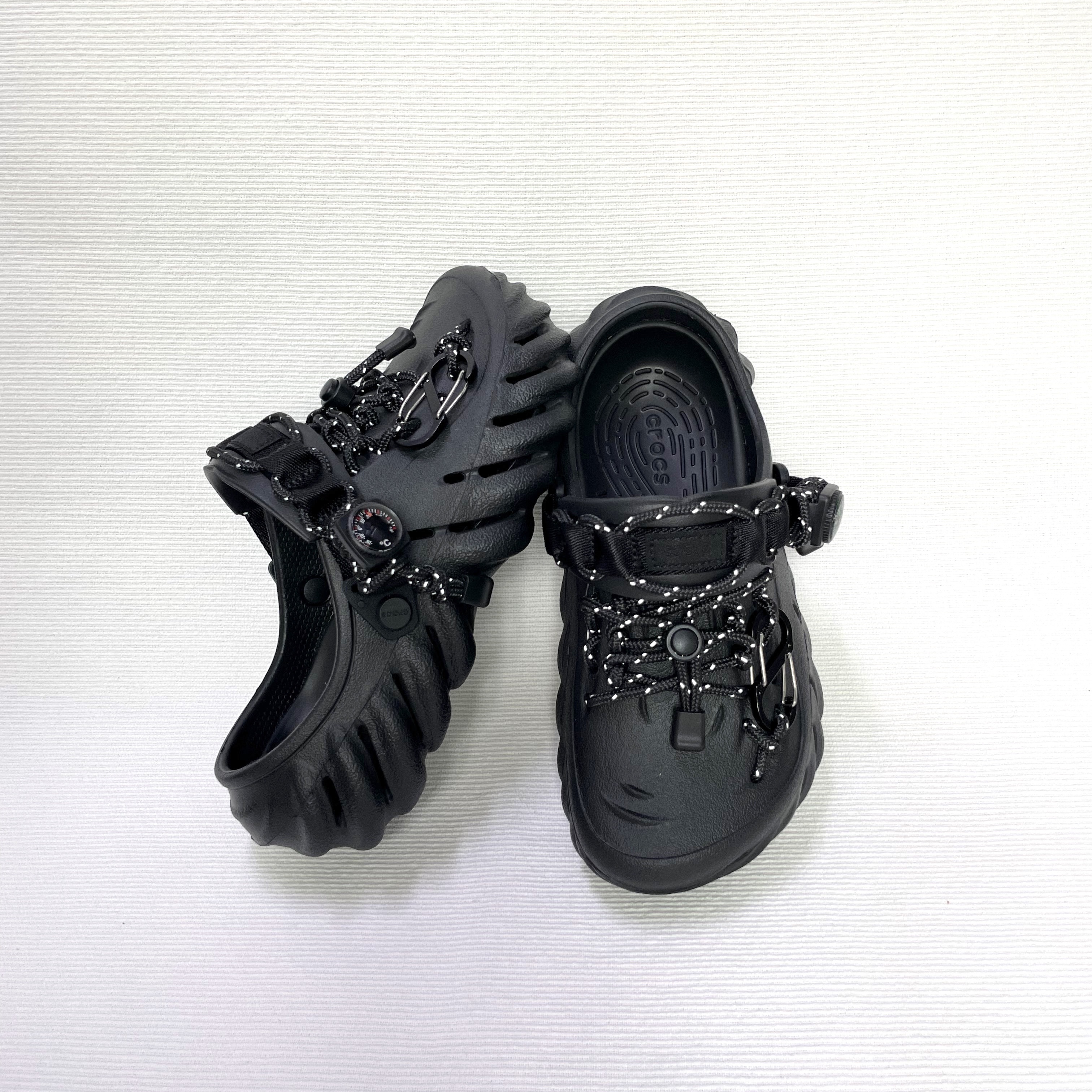 Crocs Echo Clog Black 착용 스타일 - 1