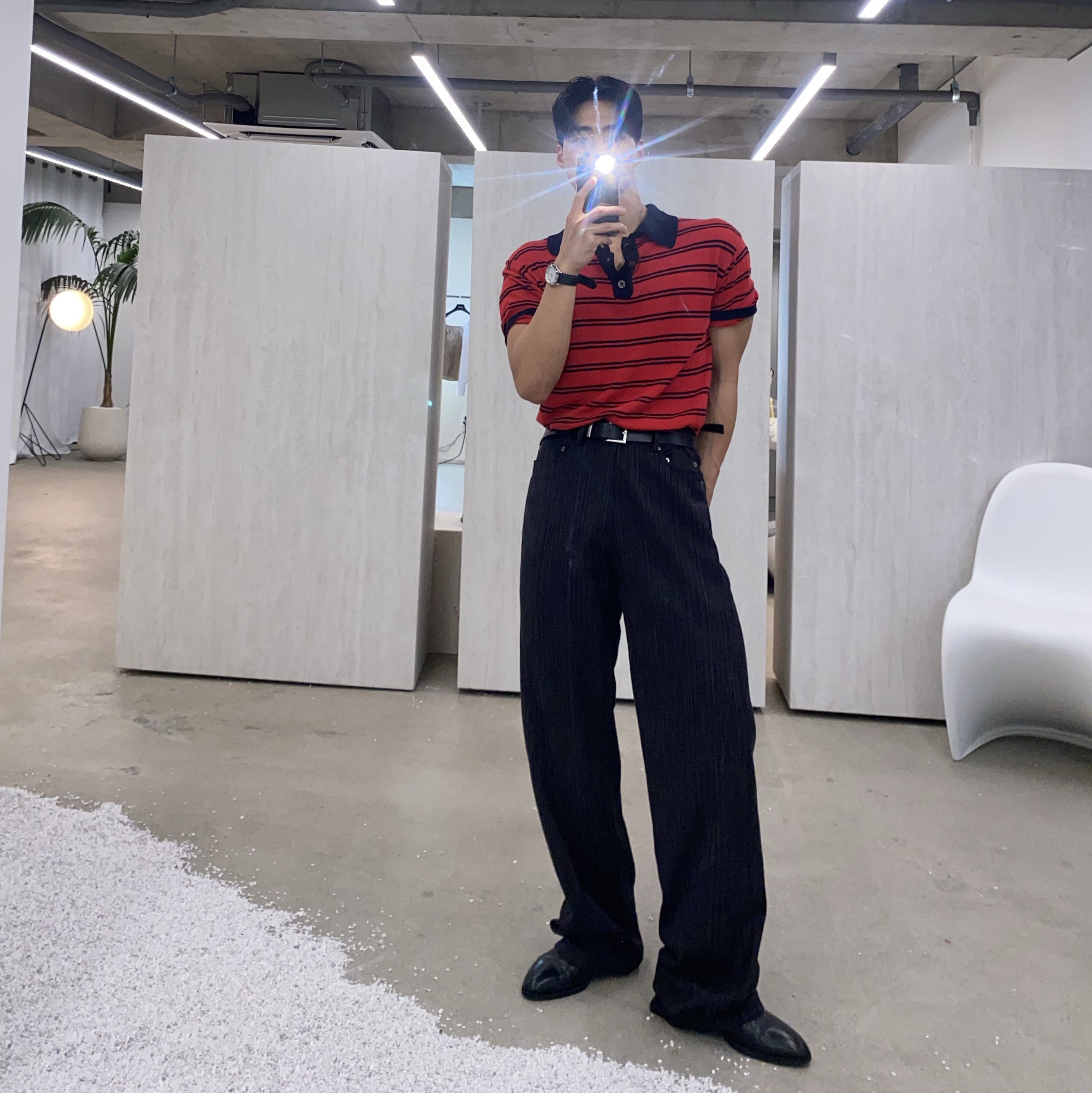 Haleine Striped Boucle Polo Knit Red Navy, Haleine Twisted Slub Stripe Pants Charcoal 착용 스타일 - 1