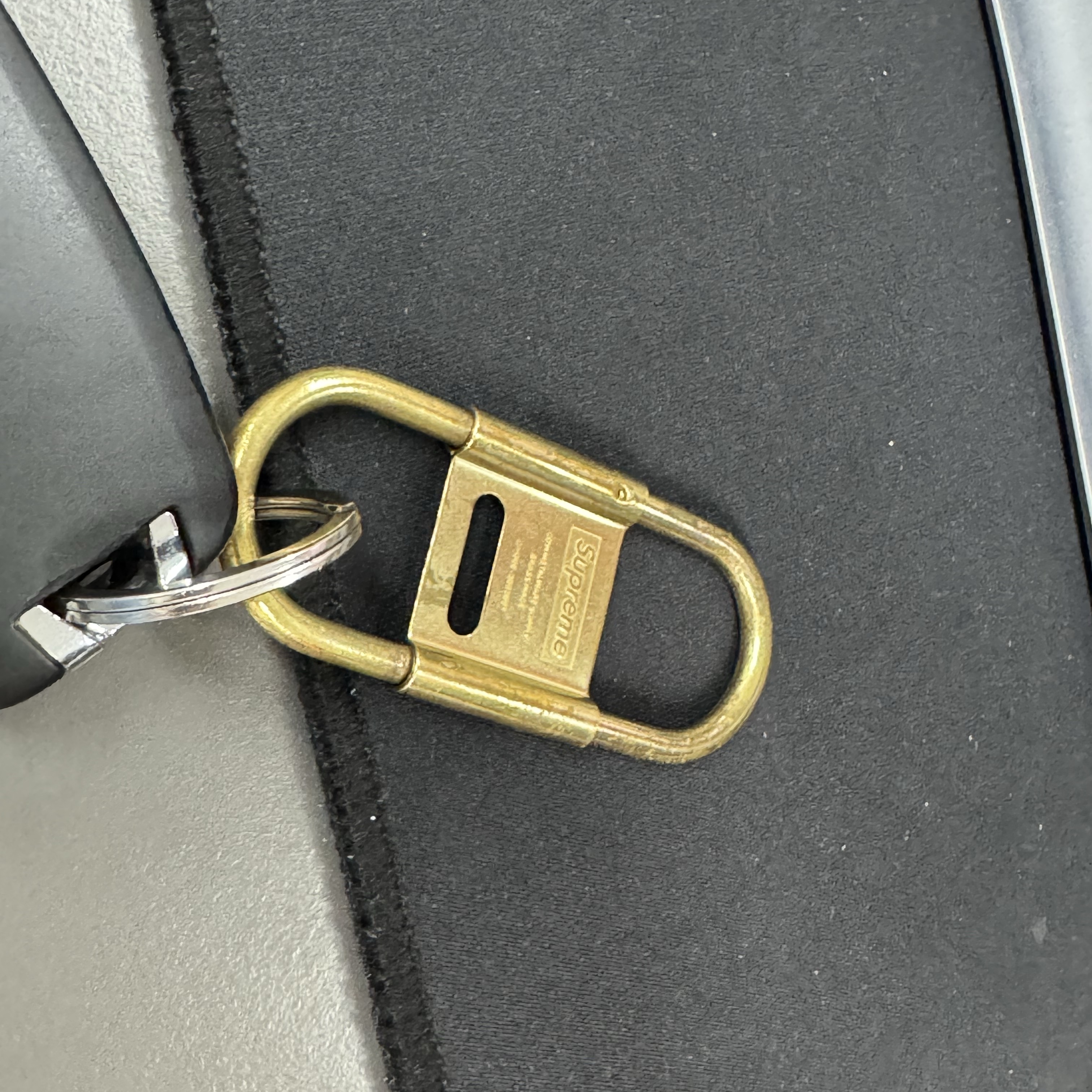 Supreme CDW Delta Carabiner Brass - 24SS 착용 스타일