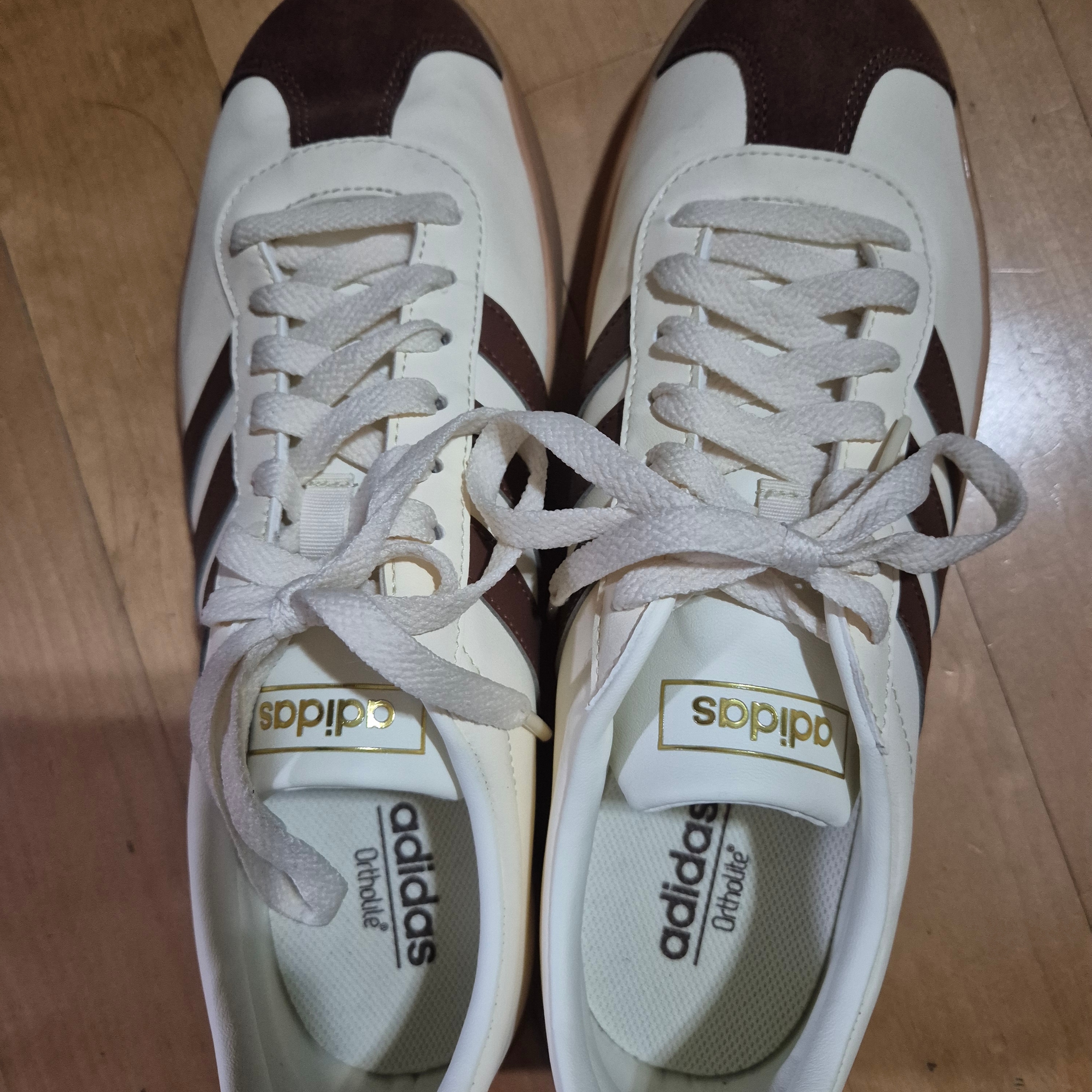 Adidas VL Court 2.0 Cream Brown 착용 스타일