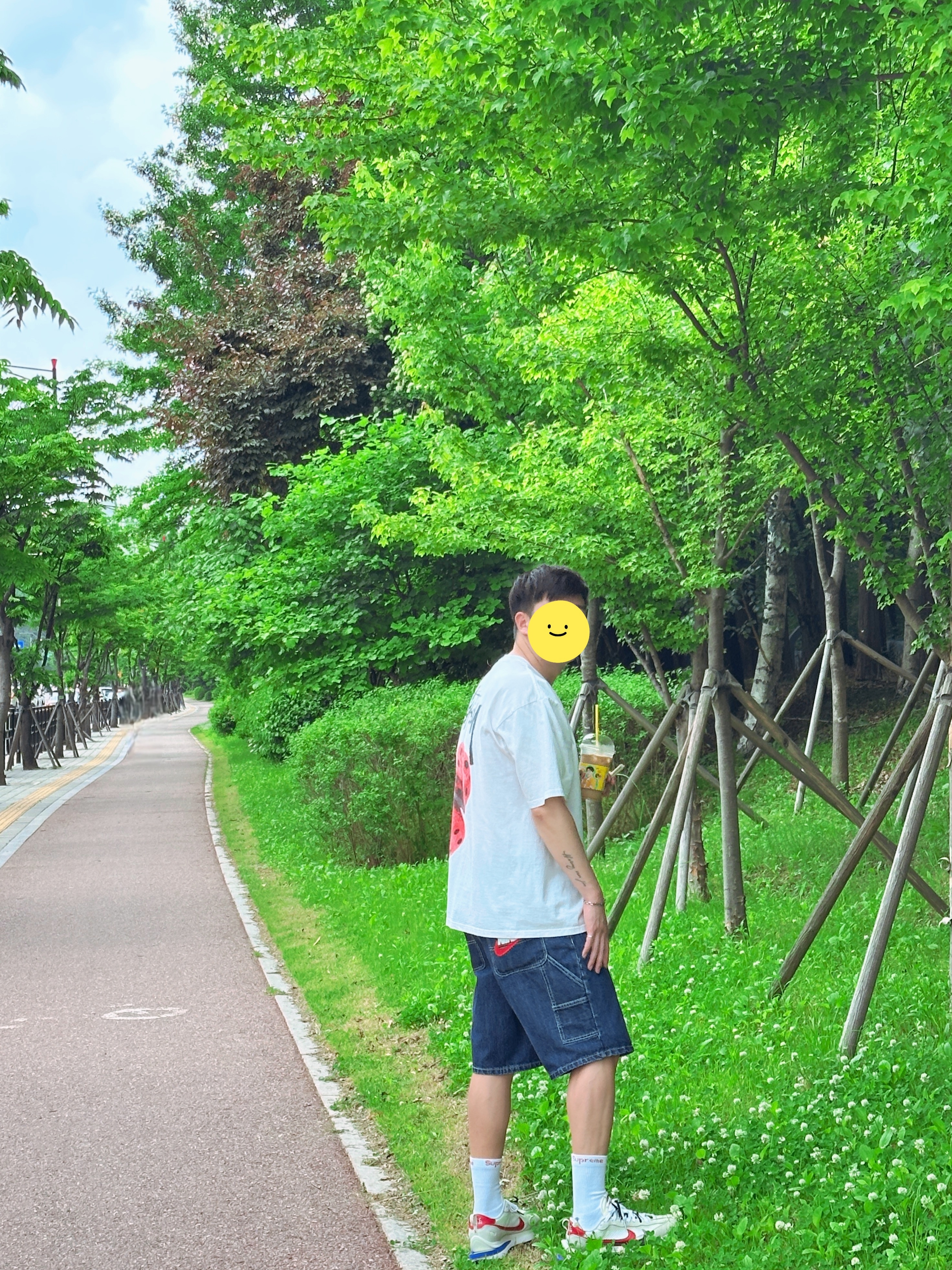 Stussy Fuzzy Dice T-Shirt White, Supreme x Nike Denim Short Indigo - 24SS 착용 스타일 - 1