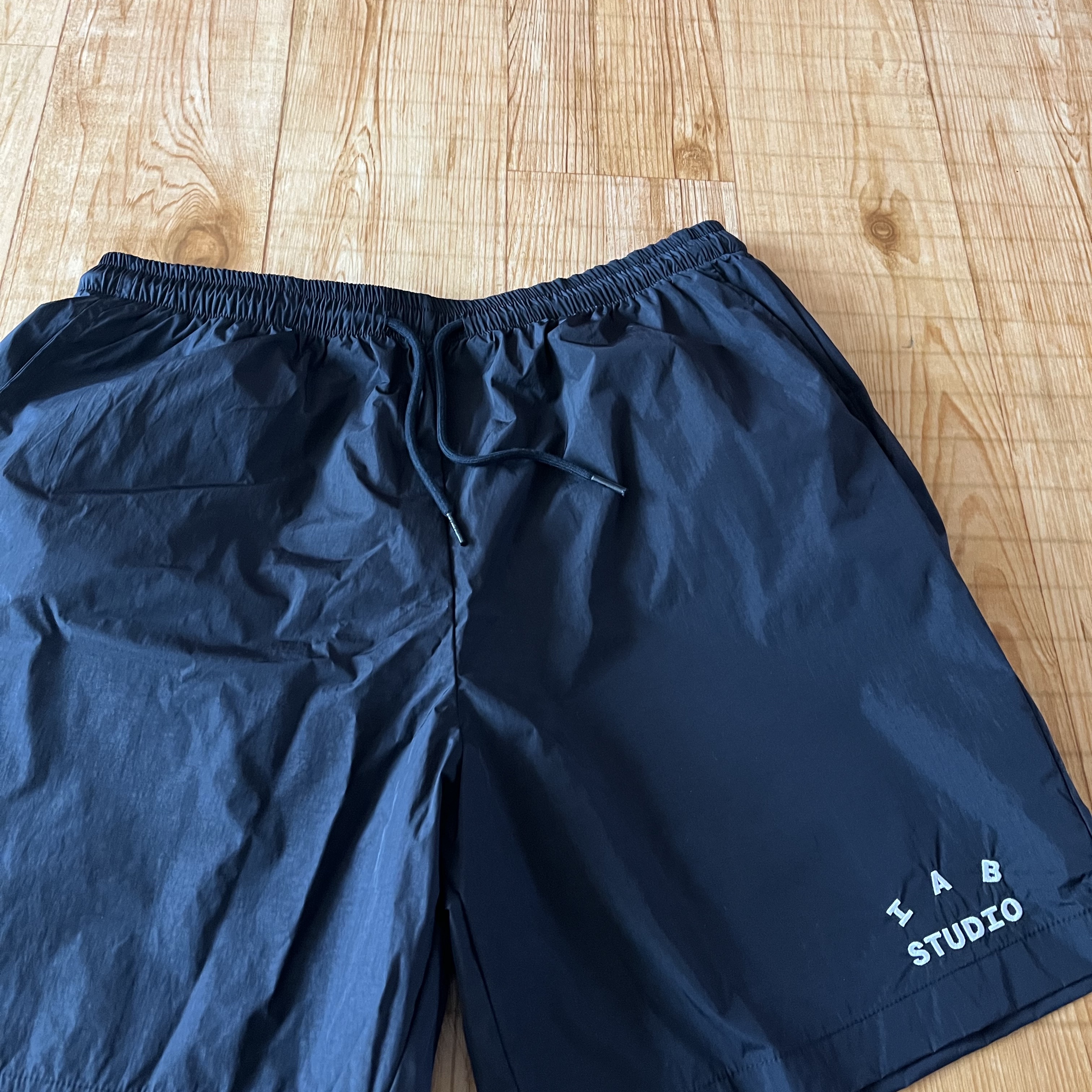 IAB Studio Woven Shorts Black - 23FW 착용 스타일