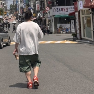 Jordan 4 x Nigel Sylvester Retro OG SP Brick by Brick 착용 스타일 - 3