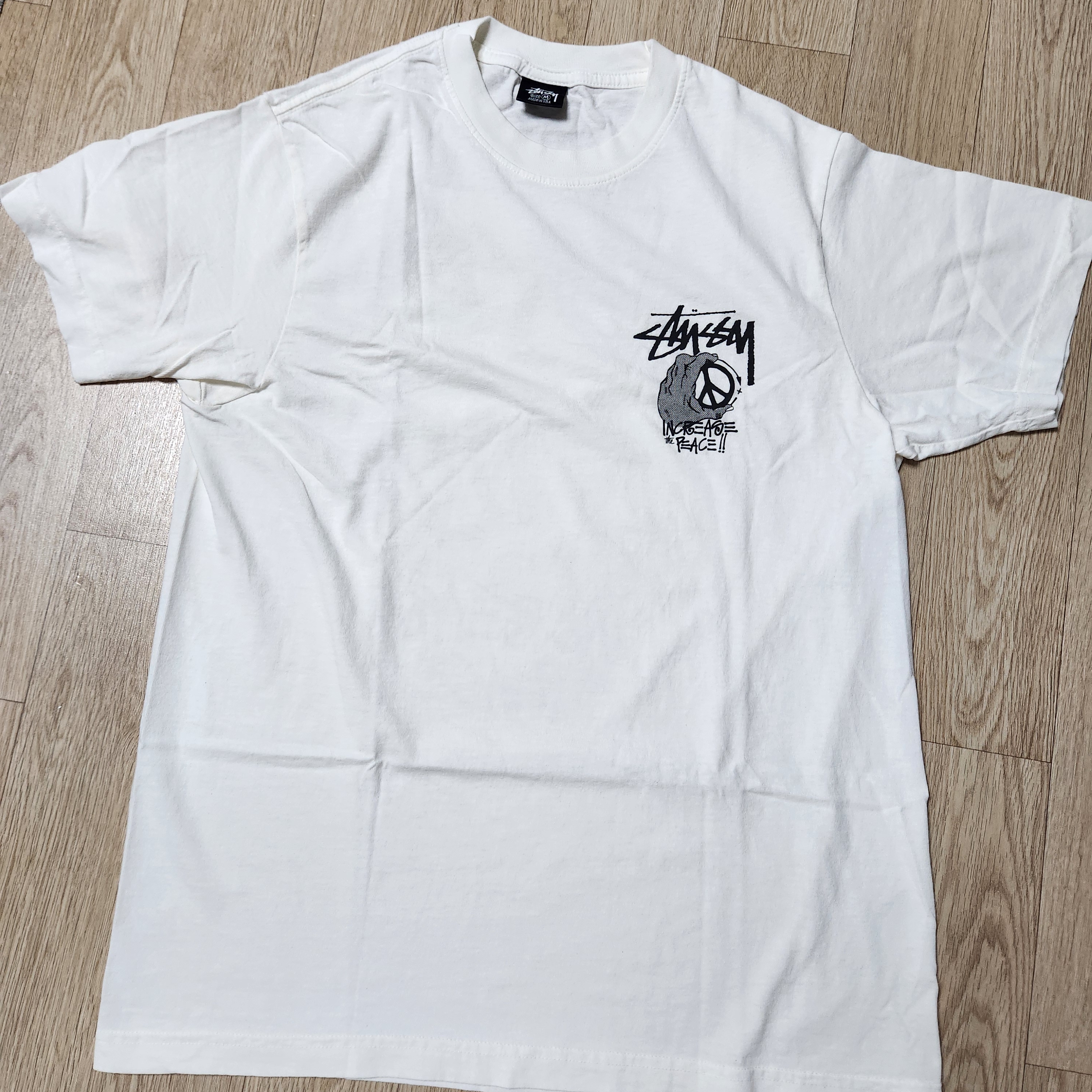 Stussy Peace Hand Pigment dyed T-Shirt Natural 착용 스타일 - 1