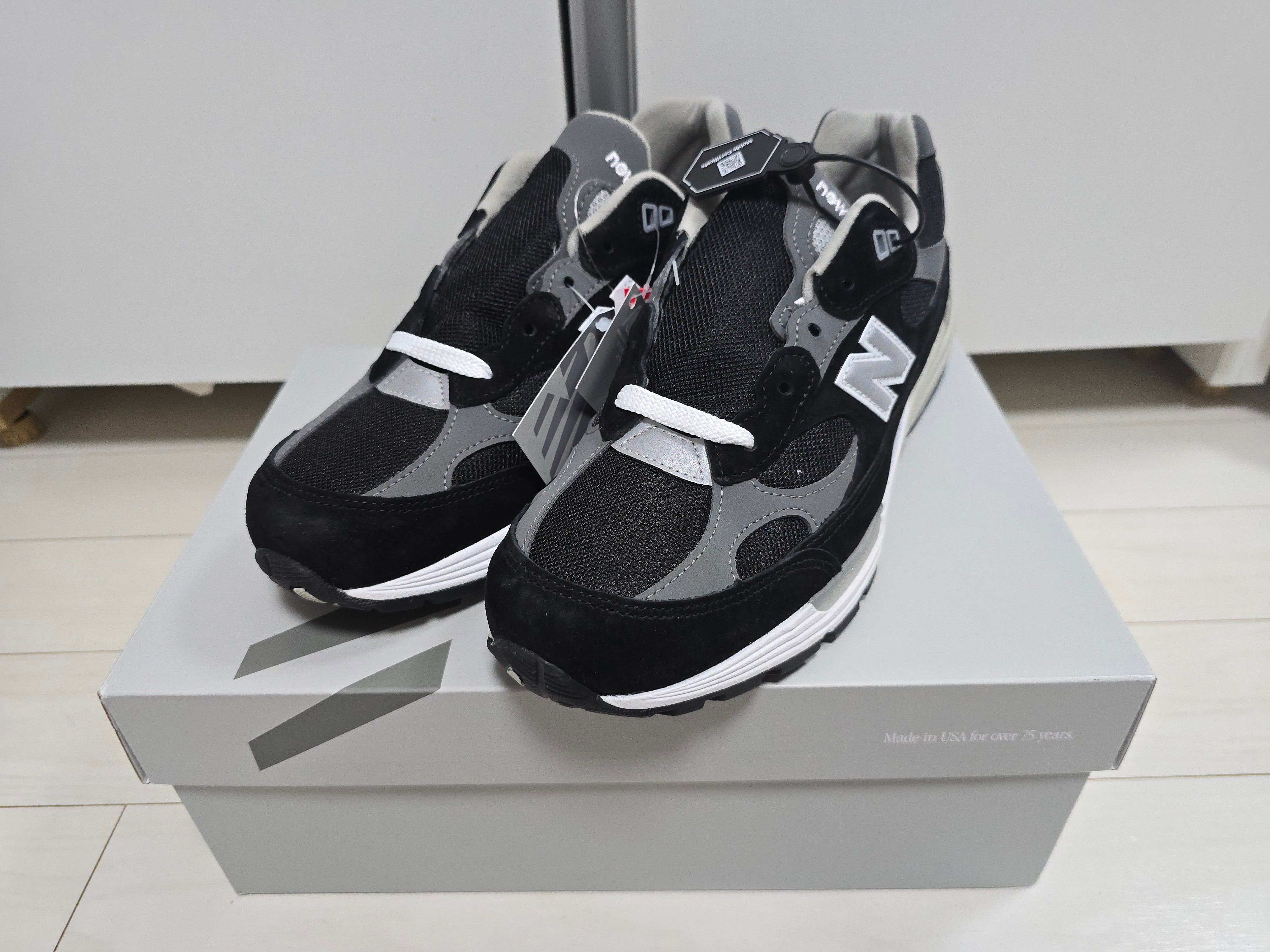 New Balance 992 Made in USA Core Black Grey 착용 스타일