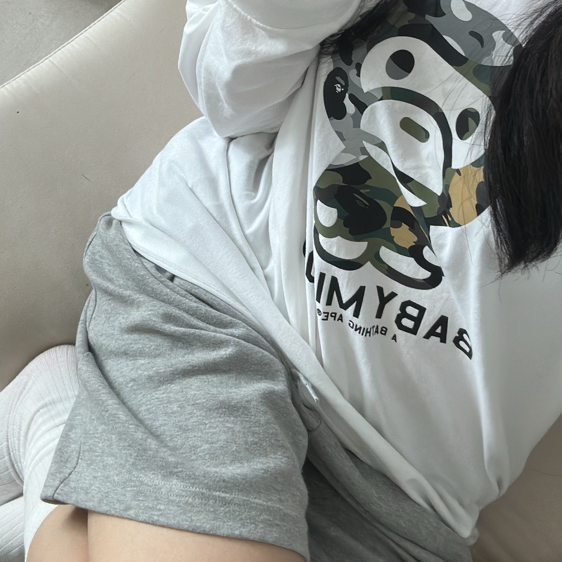 BAPE 1st Camo Crazy Baby Milo L/S T-Shirt White 착용 스타일 - 2