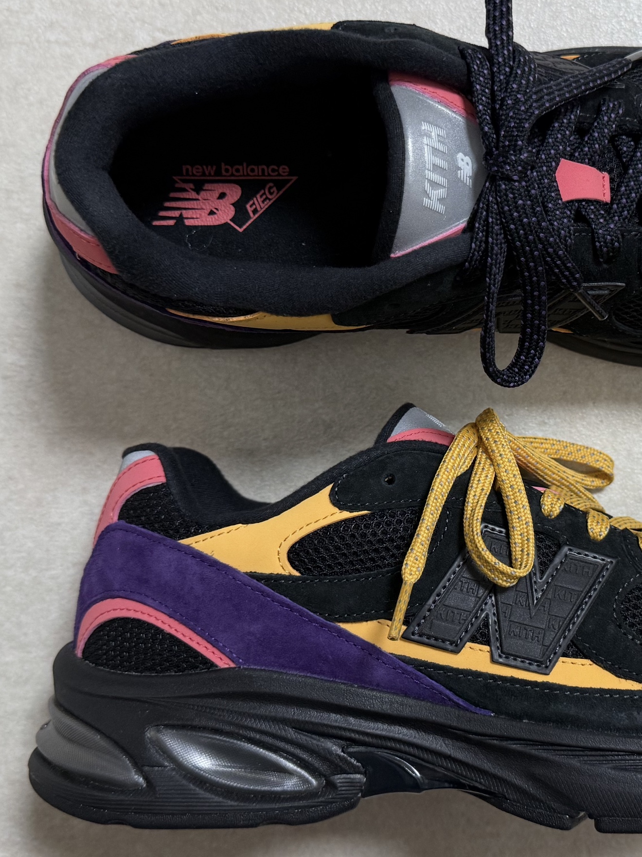 New Balance x Ronnie Fieg 2010 Abzorb Black Yellow 착용 스타일 - 2