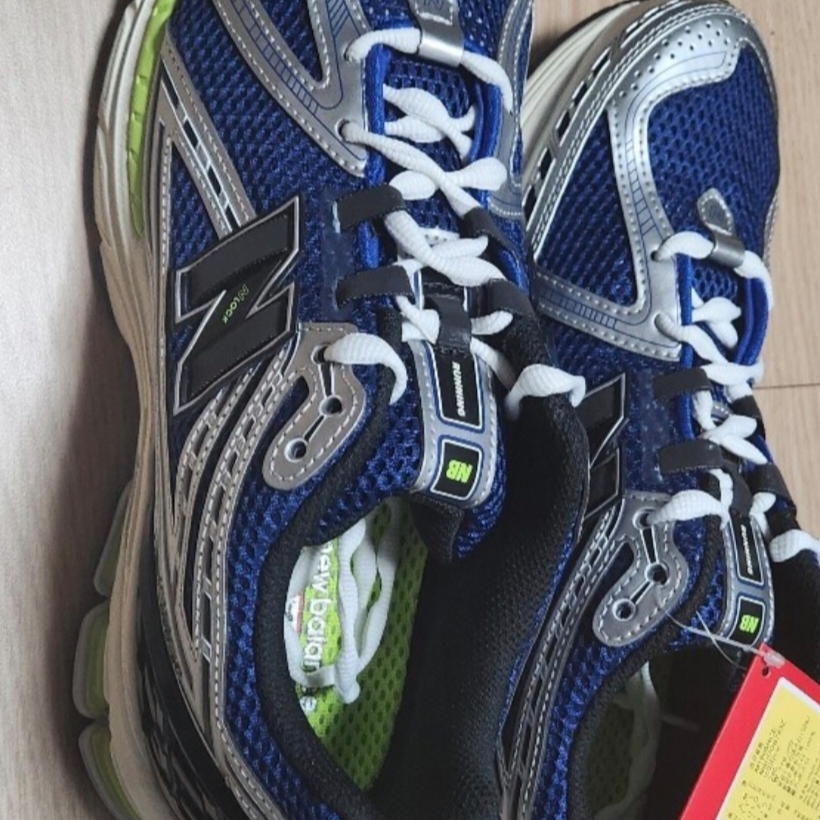 New Balance 1906R Team Royal Thirty Watt 착용 스타일