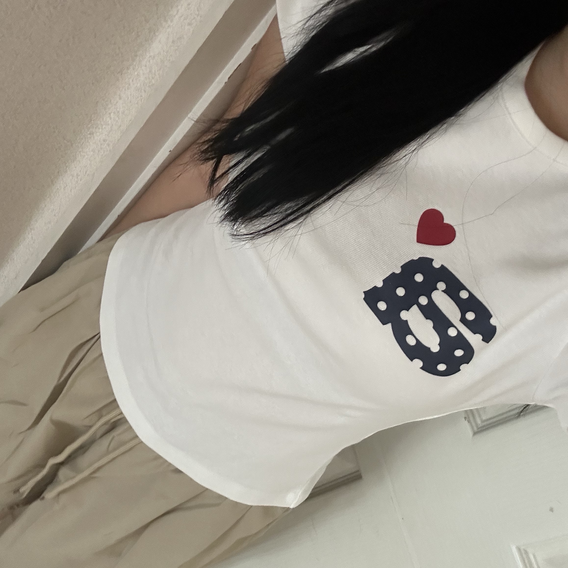 AEAE Dot Small Letter Tee White 착용 스타일
