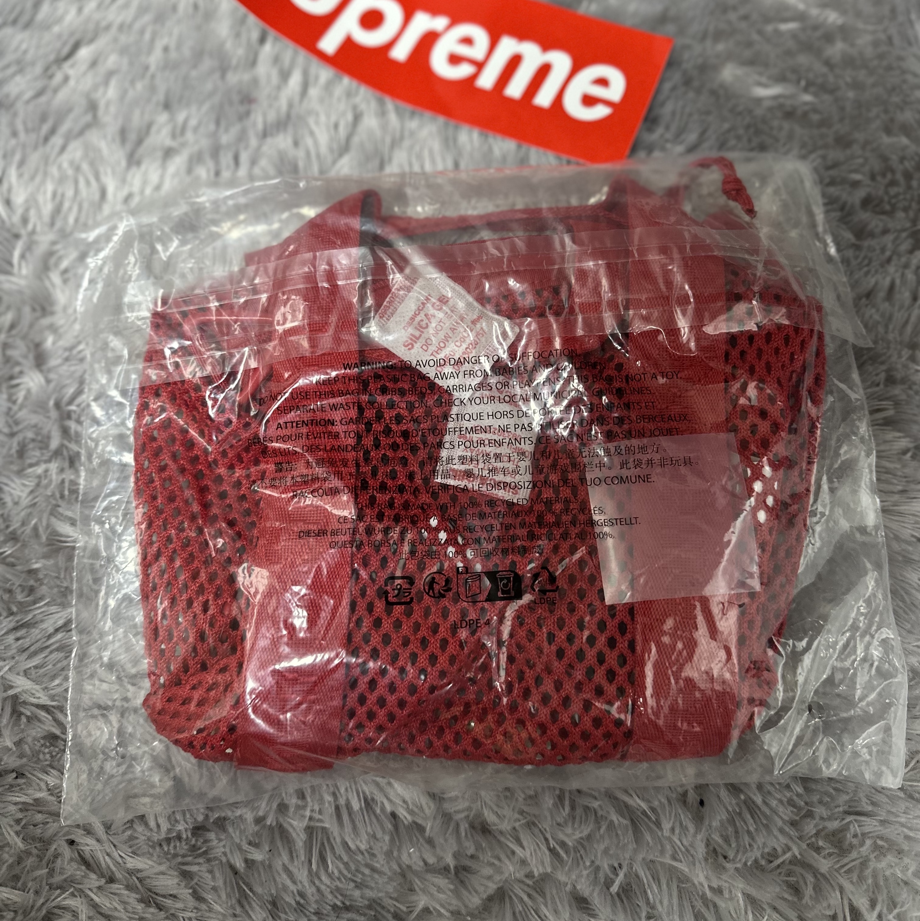 Supreme Mesh Mini Duffle Bag Red - 25SS 착용 스타일 - 2