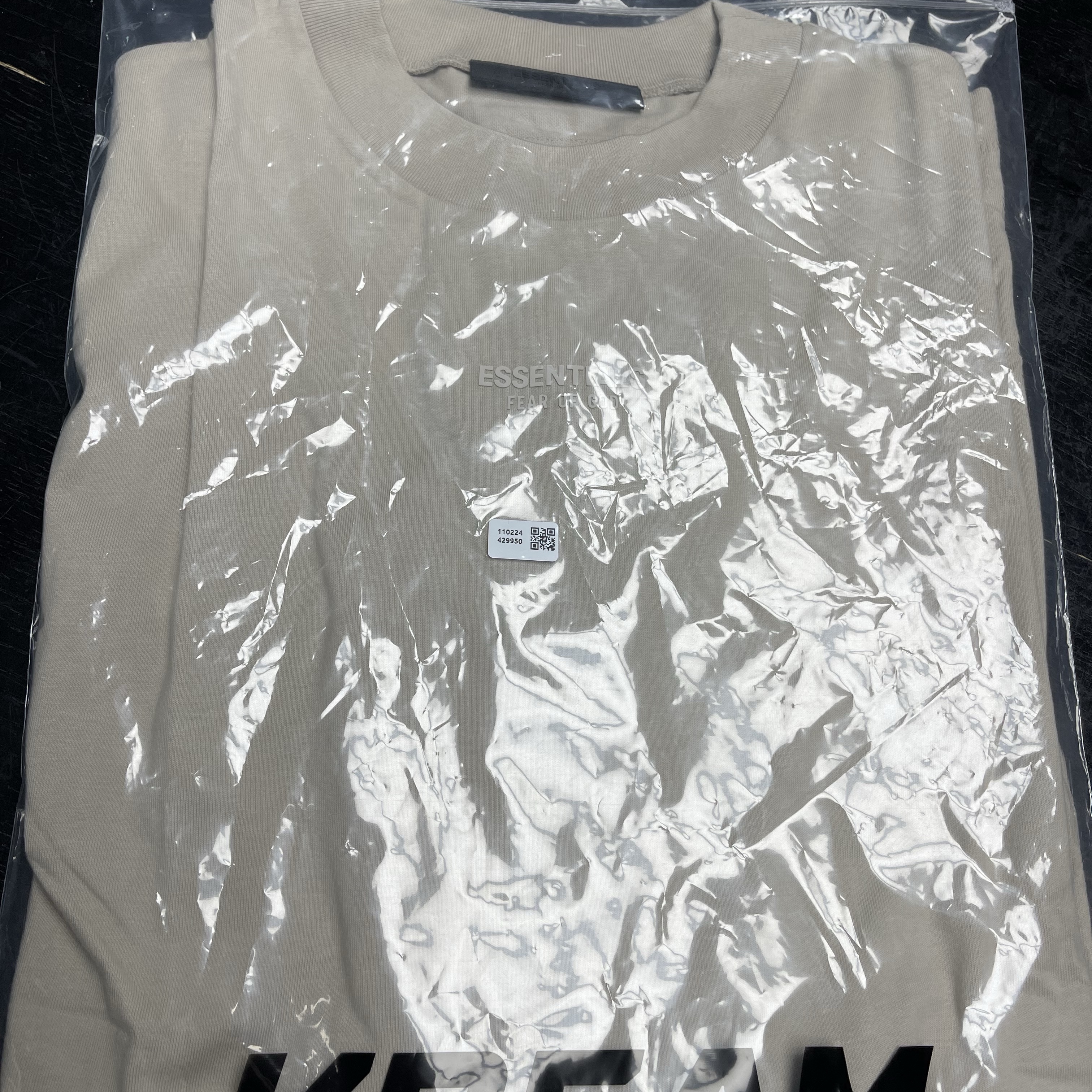 Essentials T-Shirt Silver Cloud - 23FW 착용 스타일 - 1