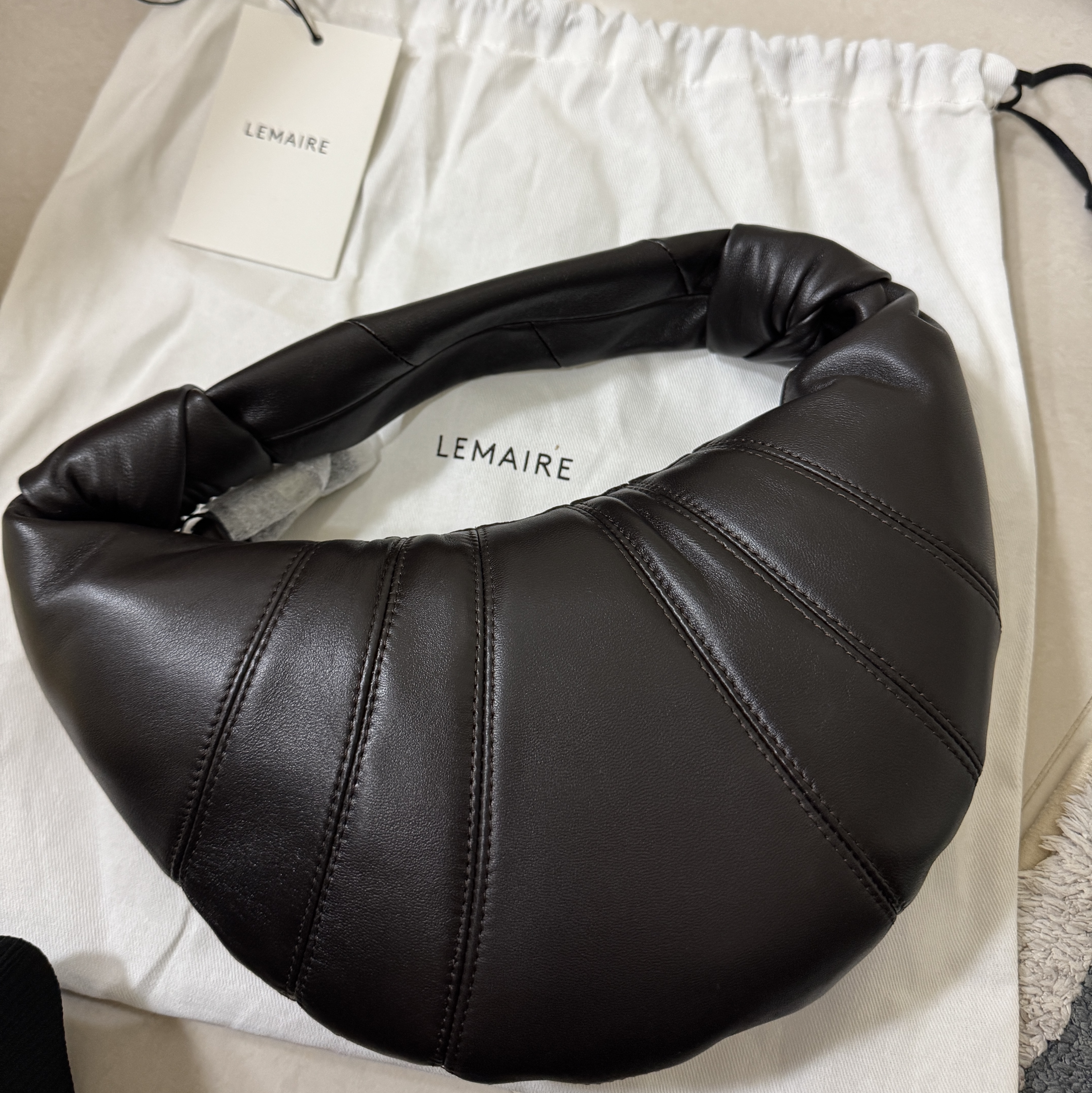 Lemaire Mini Fortune Croissant Bag Soft Nappa Leather Dark Chocolate 착용 스타일