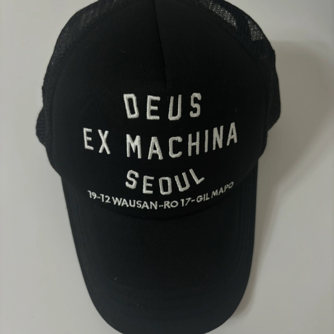 Deus Ex Machina Milano Adderess Trucker Cap Black 착용 스타일