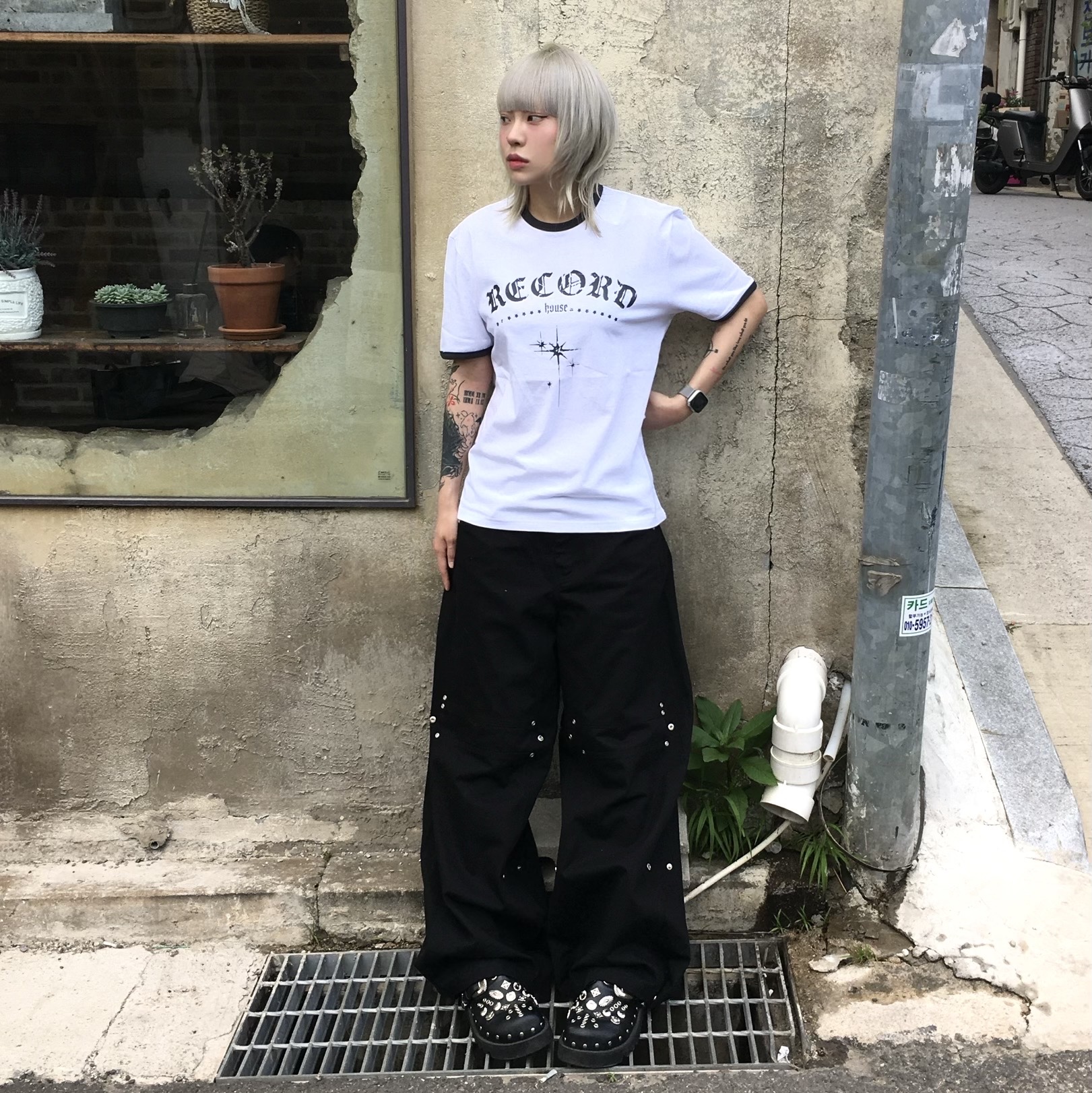 Toga Virilis AJ1066 Mules Leather Black 착용 스타일 - 3