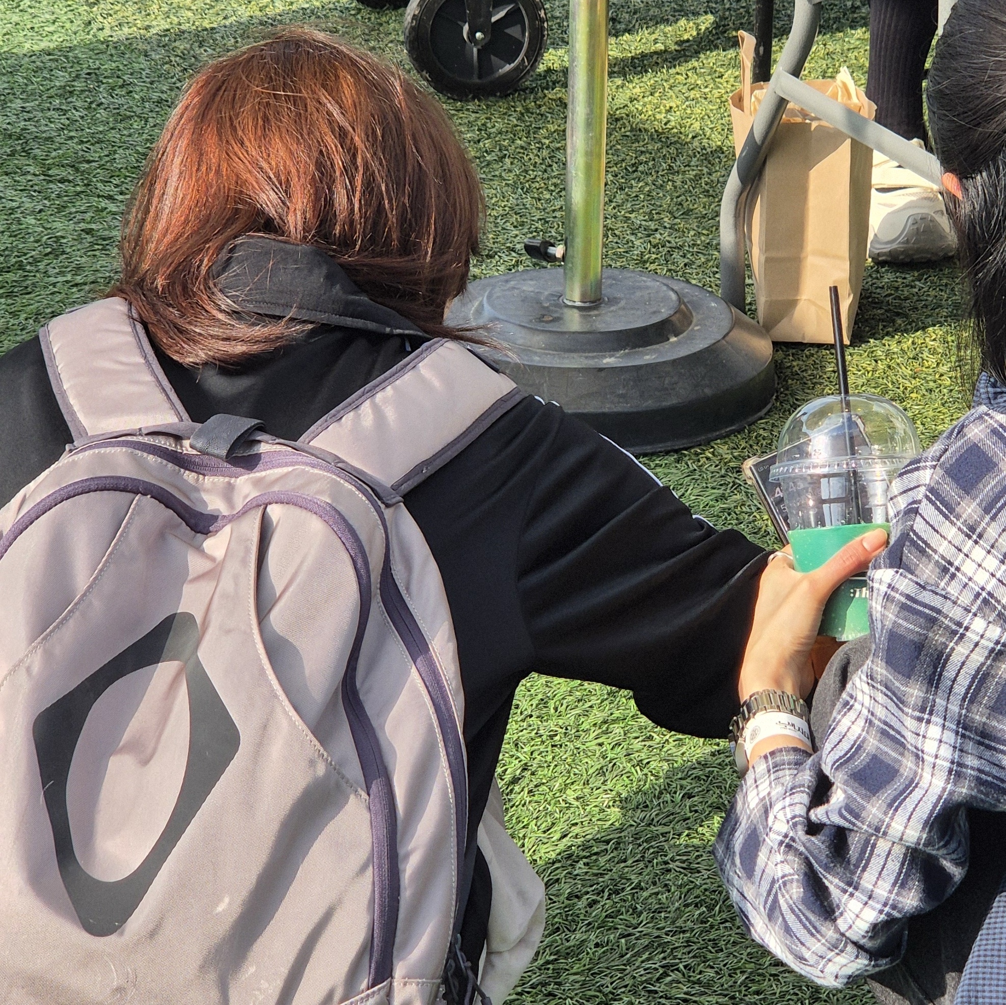 Mischief Rhombus Mountain Backpack Khaki 착용 스타일