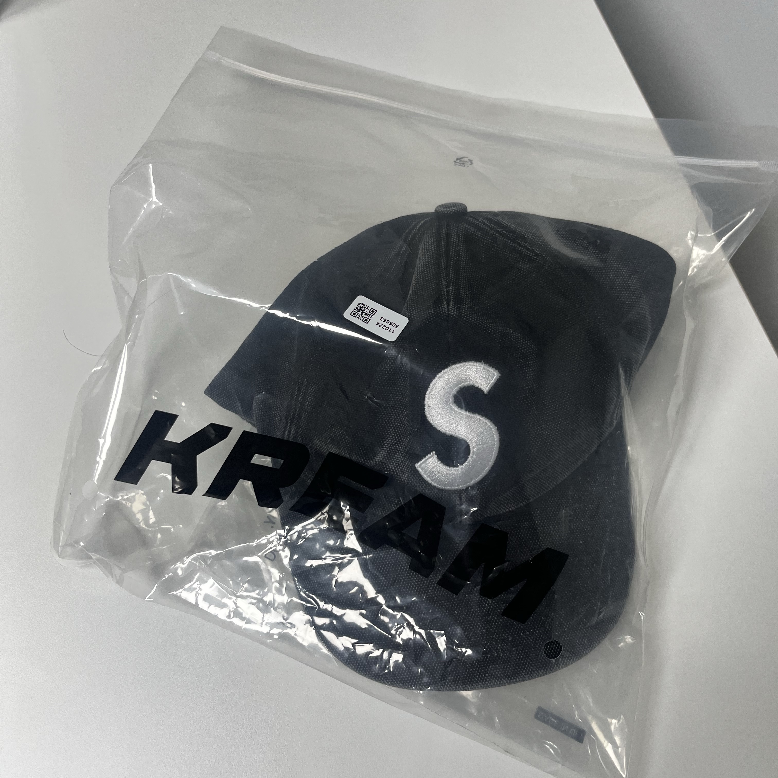 Supreme Pigment S Logo 6-Panel Black - 24FW 착용 스타일