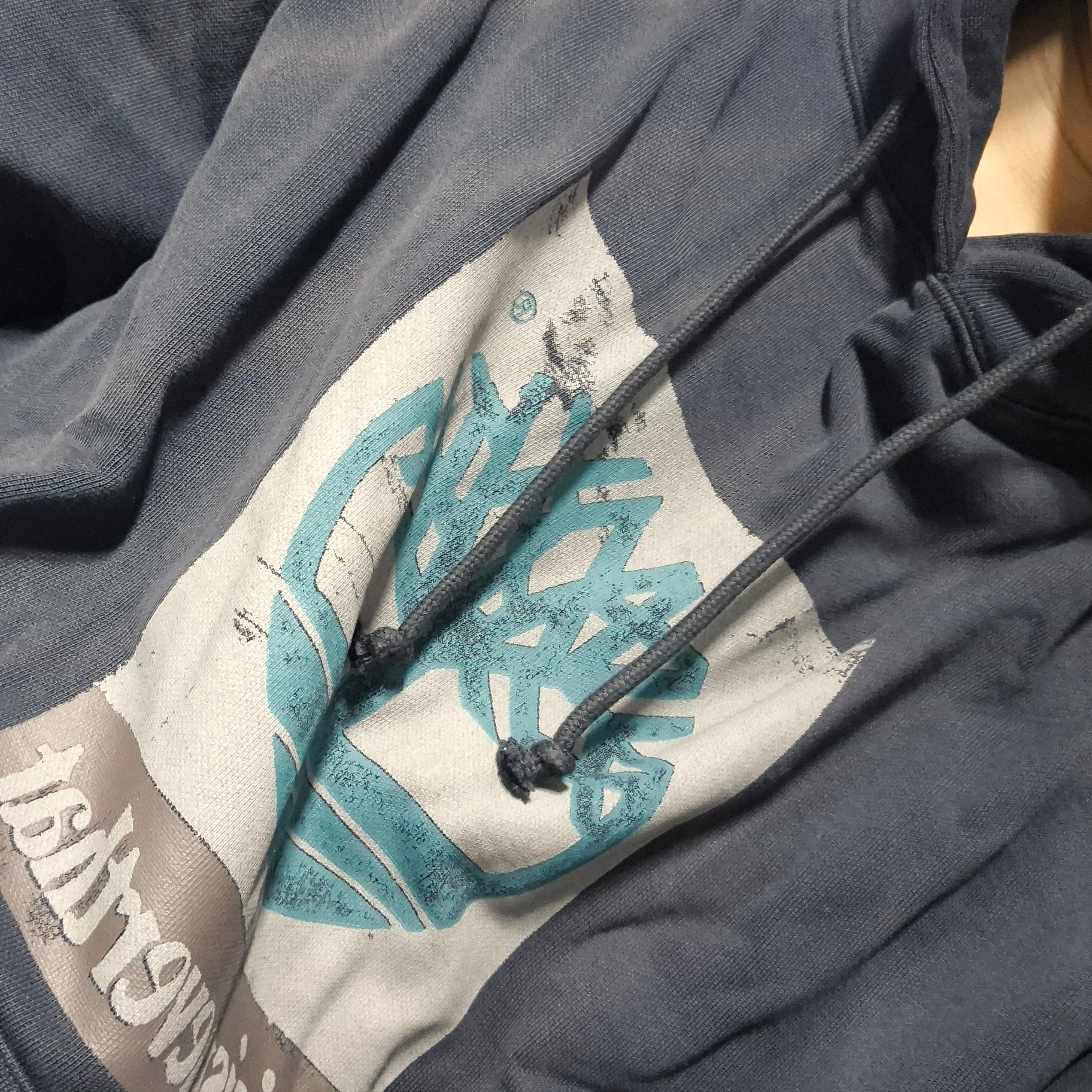 Thisisneverthat x Timberland Faded Hoodie Black 착용 스타일 - 1