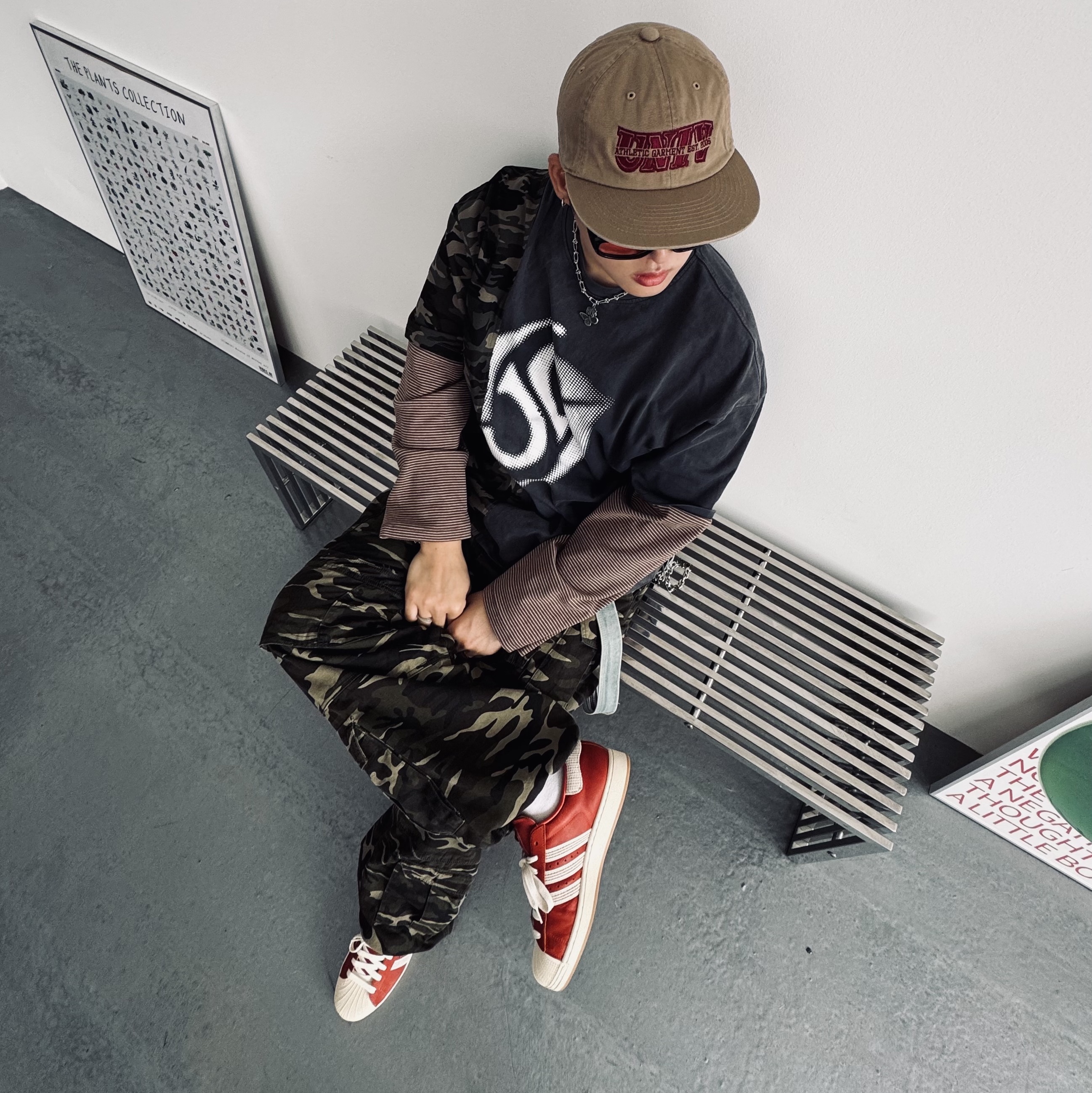 Dominant Halftone Layered Long Sleeve Charcoal, Dominant Distressed Camo Cargo Pants 착용 스타일 - 3