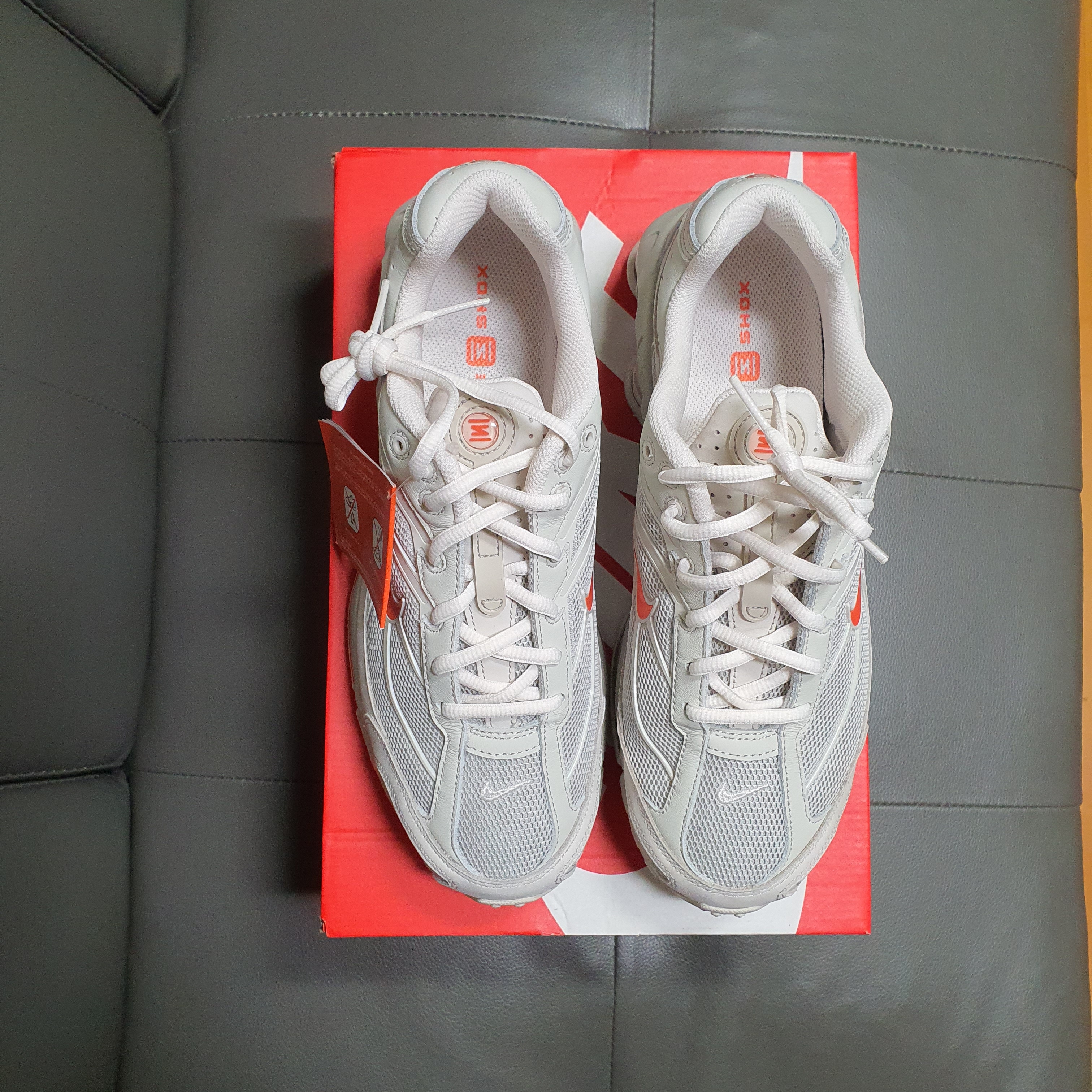 Nike Shox Ride 2 Light Bone and Turf Orange 착용 스타일