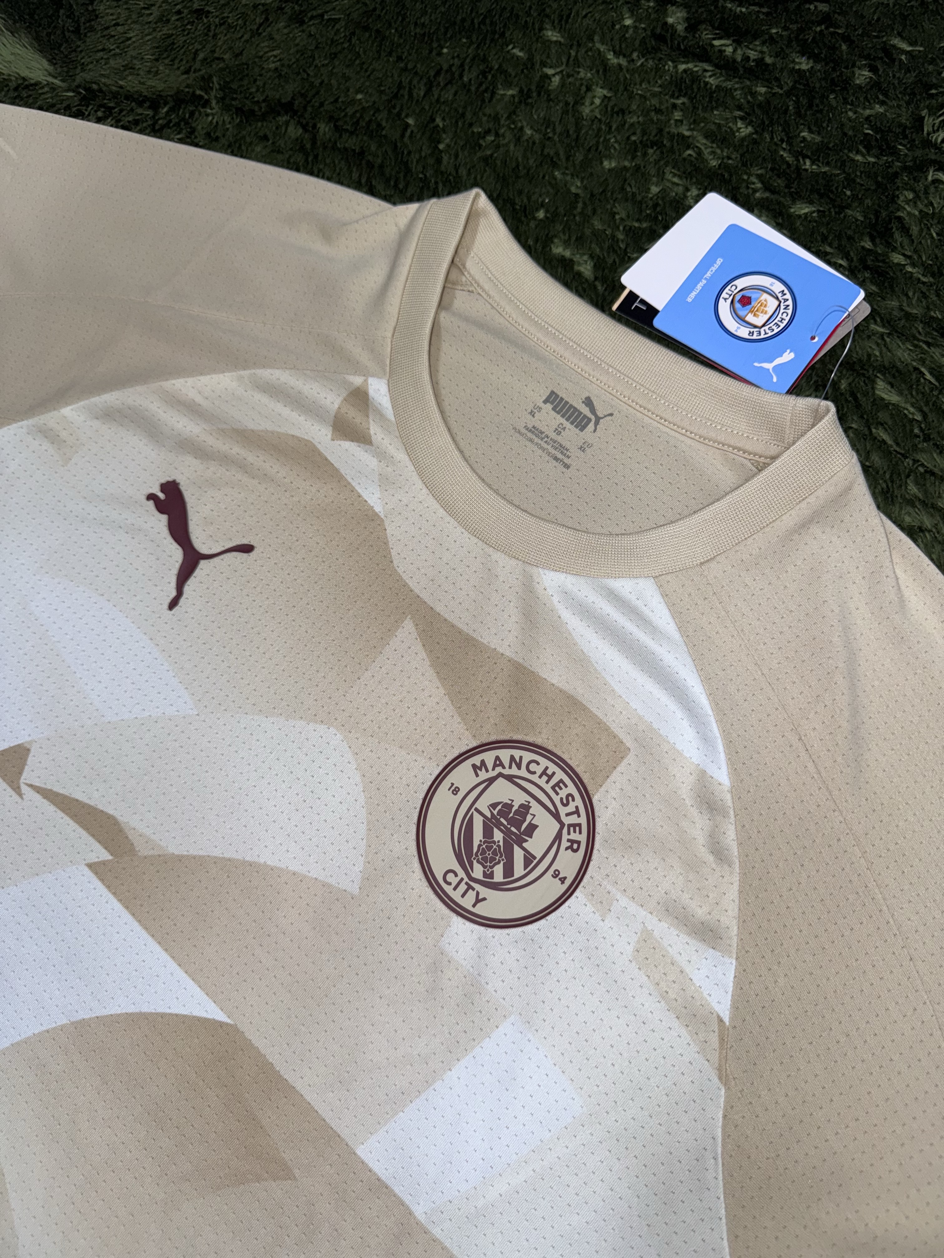 Puma Manchester City 2023/24 Prematch Short Sleeve Jersey Granola Aubergine (Non Marking Ver.) 착용 스타일 - 2
