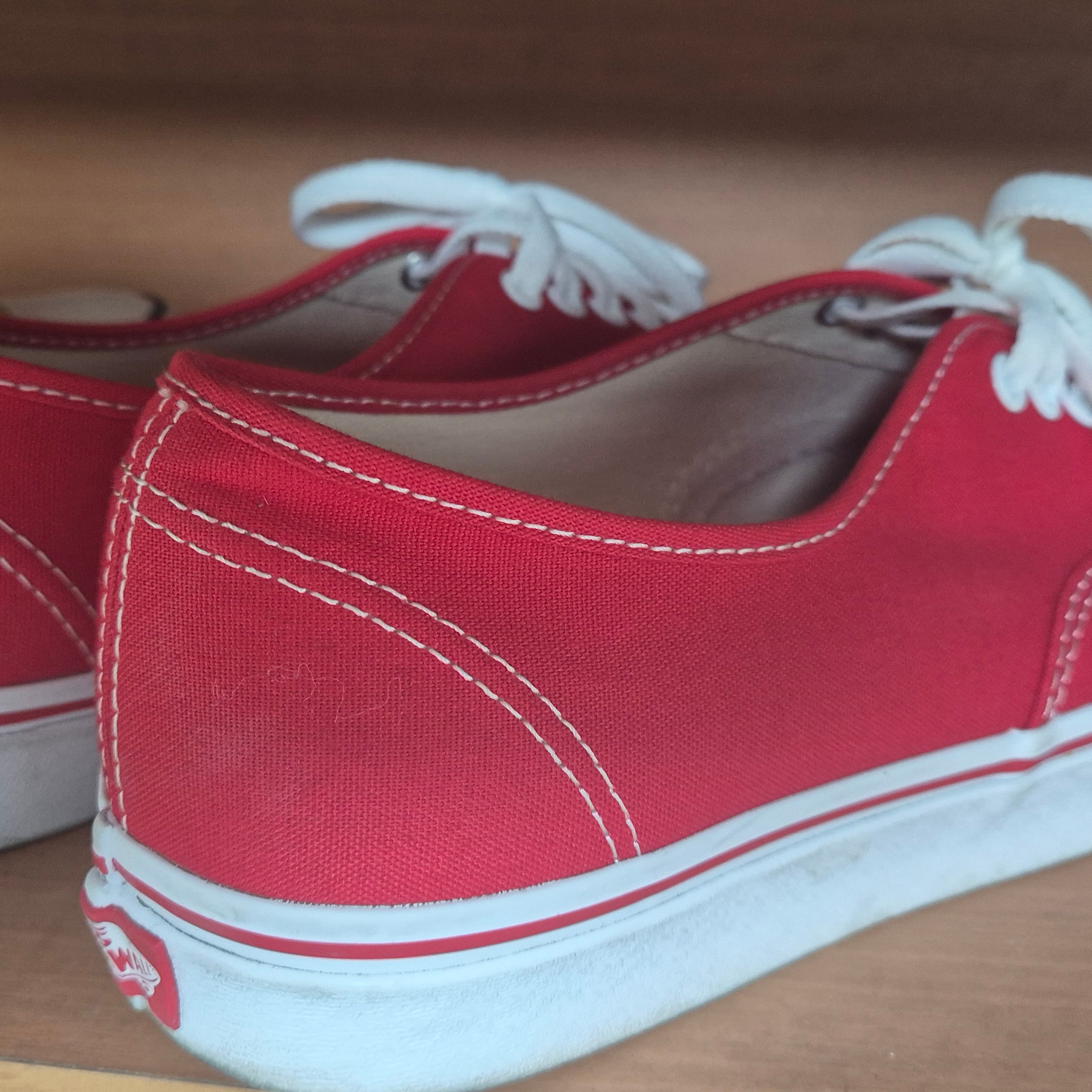 Vans Authentic Red 착용 스타일